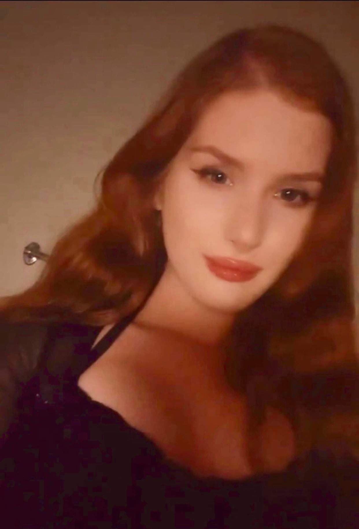 👩🏻‍🦰🍑