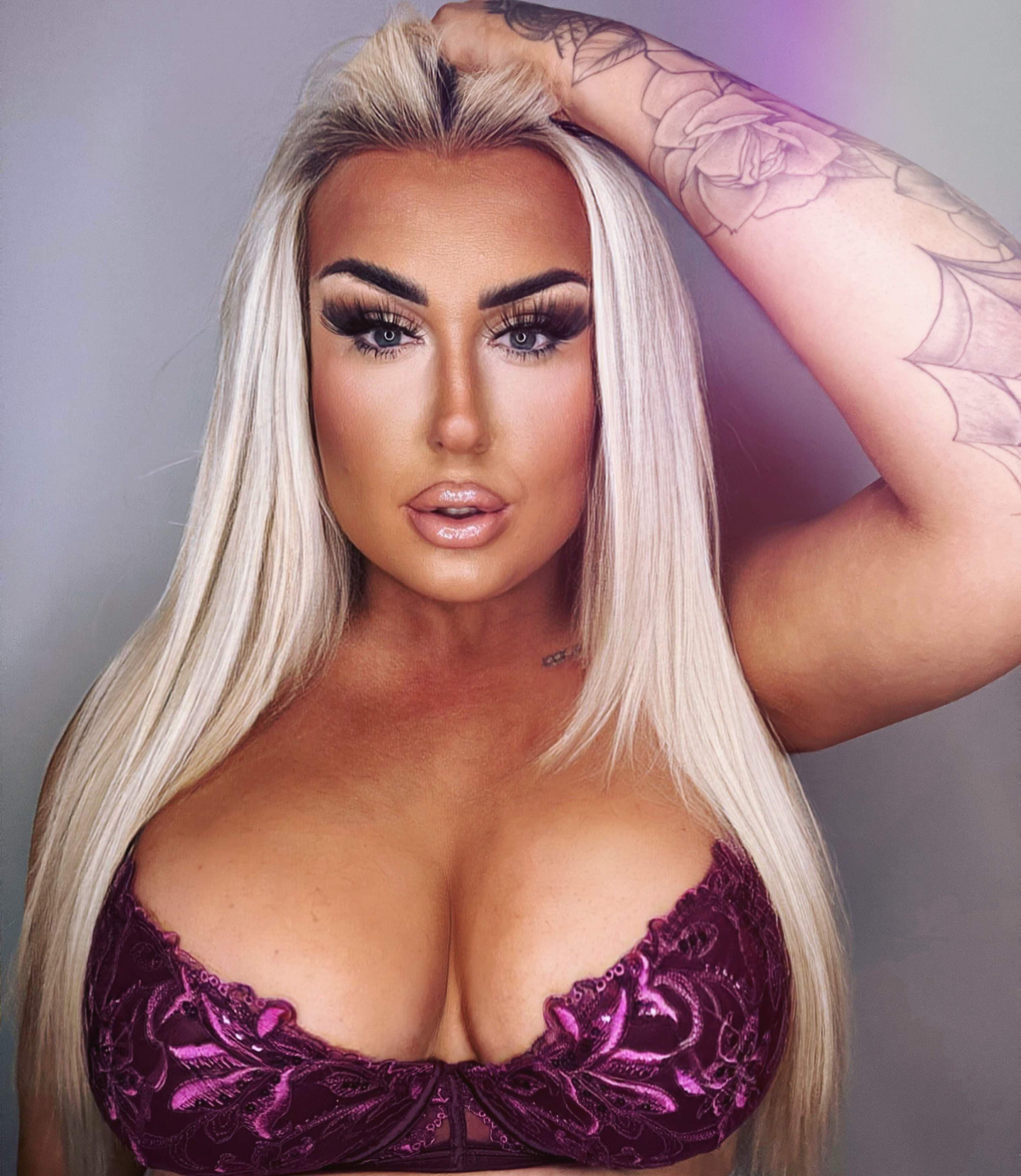 Hennessy 💞 SEXTING QUEEN 💞