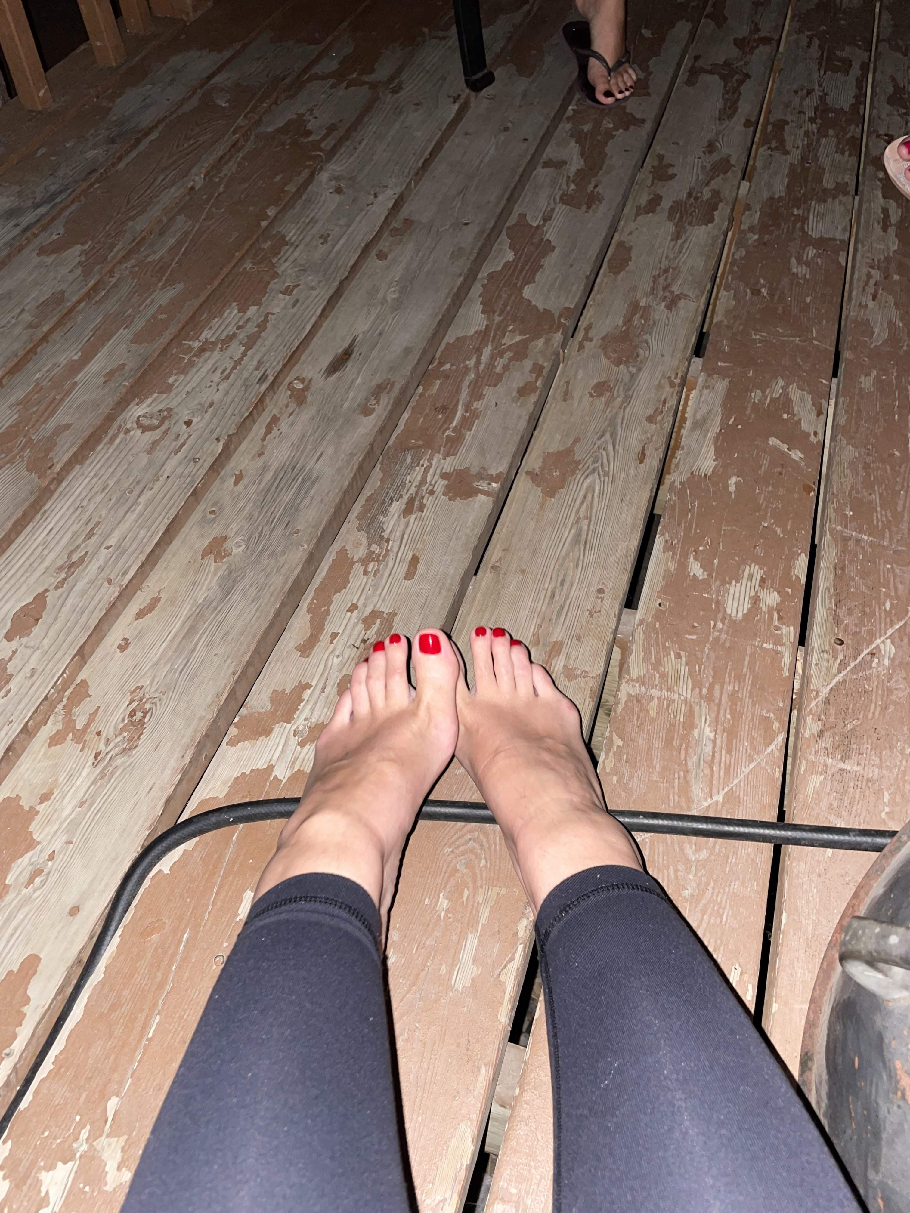Hoes with Toes