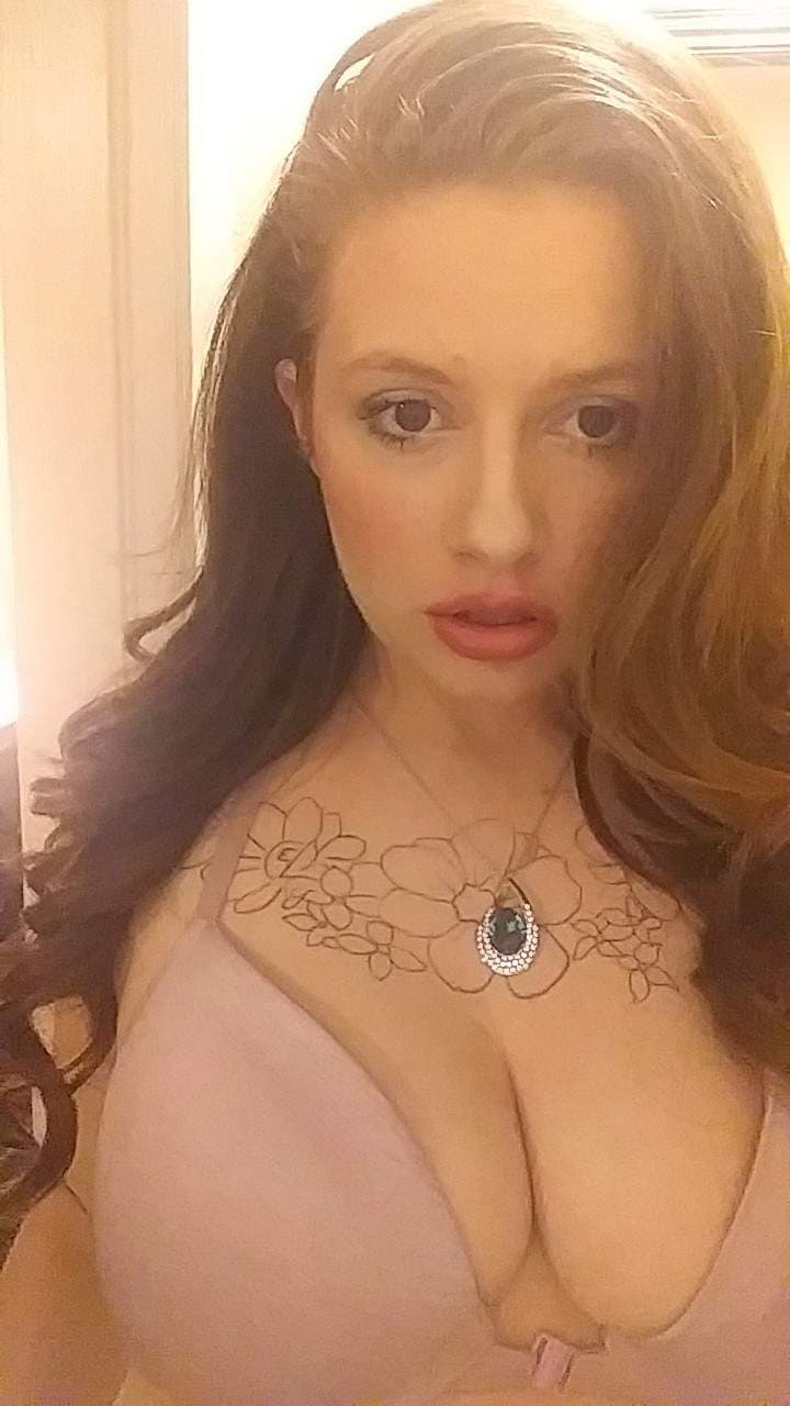 Chloe Fox