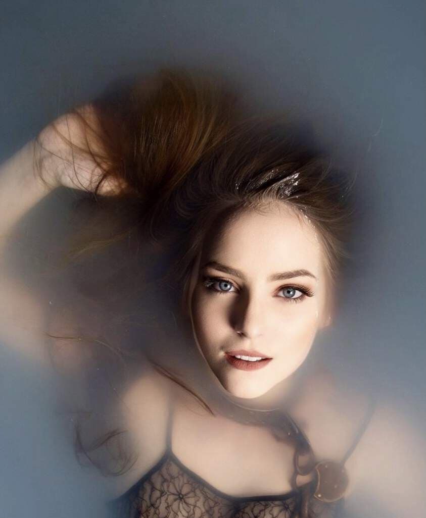 Artistic Eve