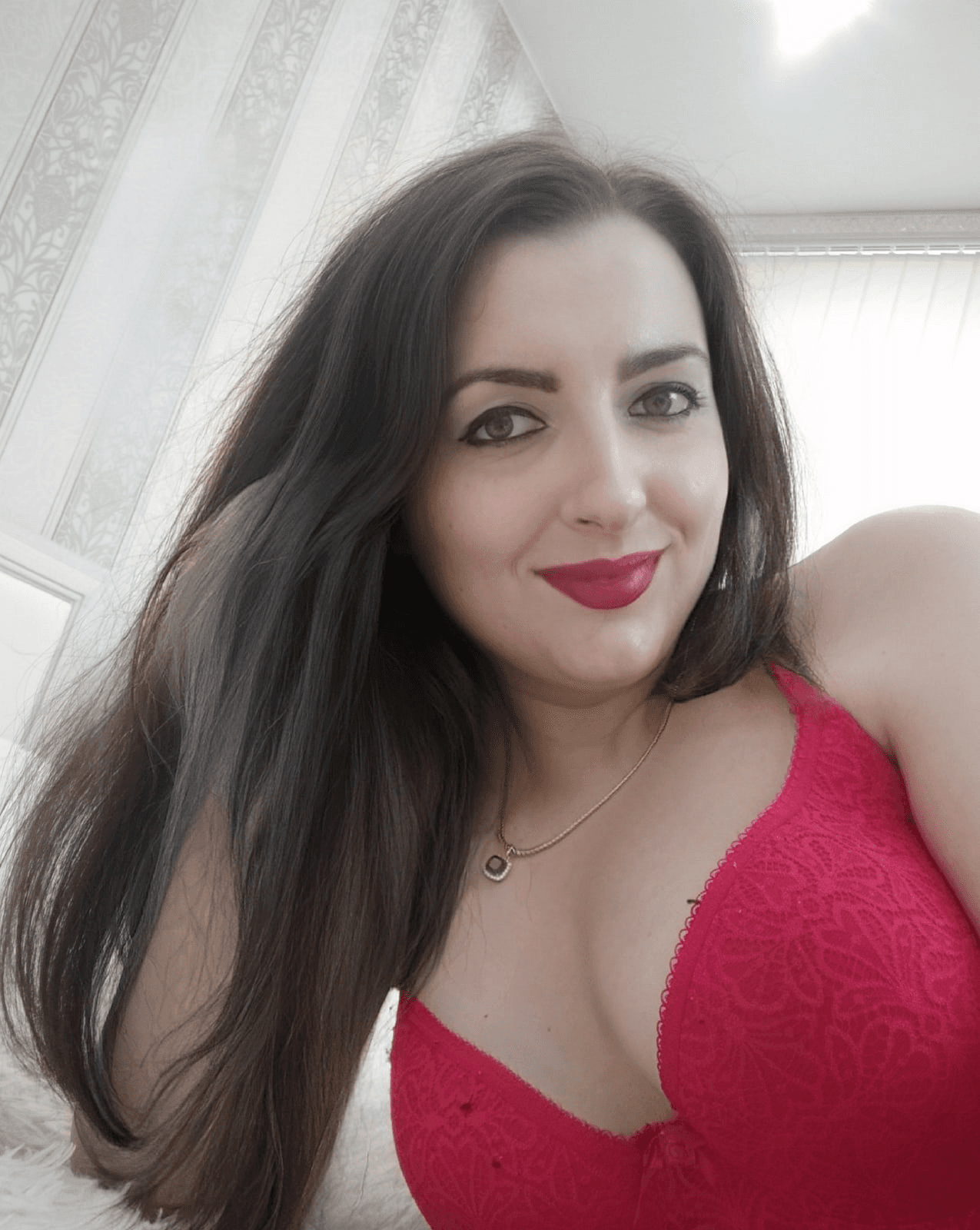 Ellie Queen | Free Page