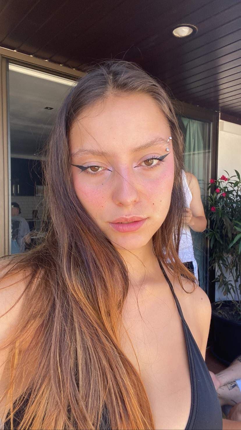 <3