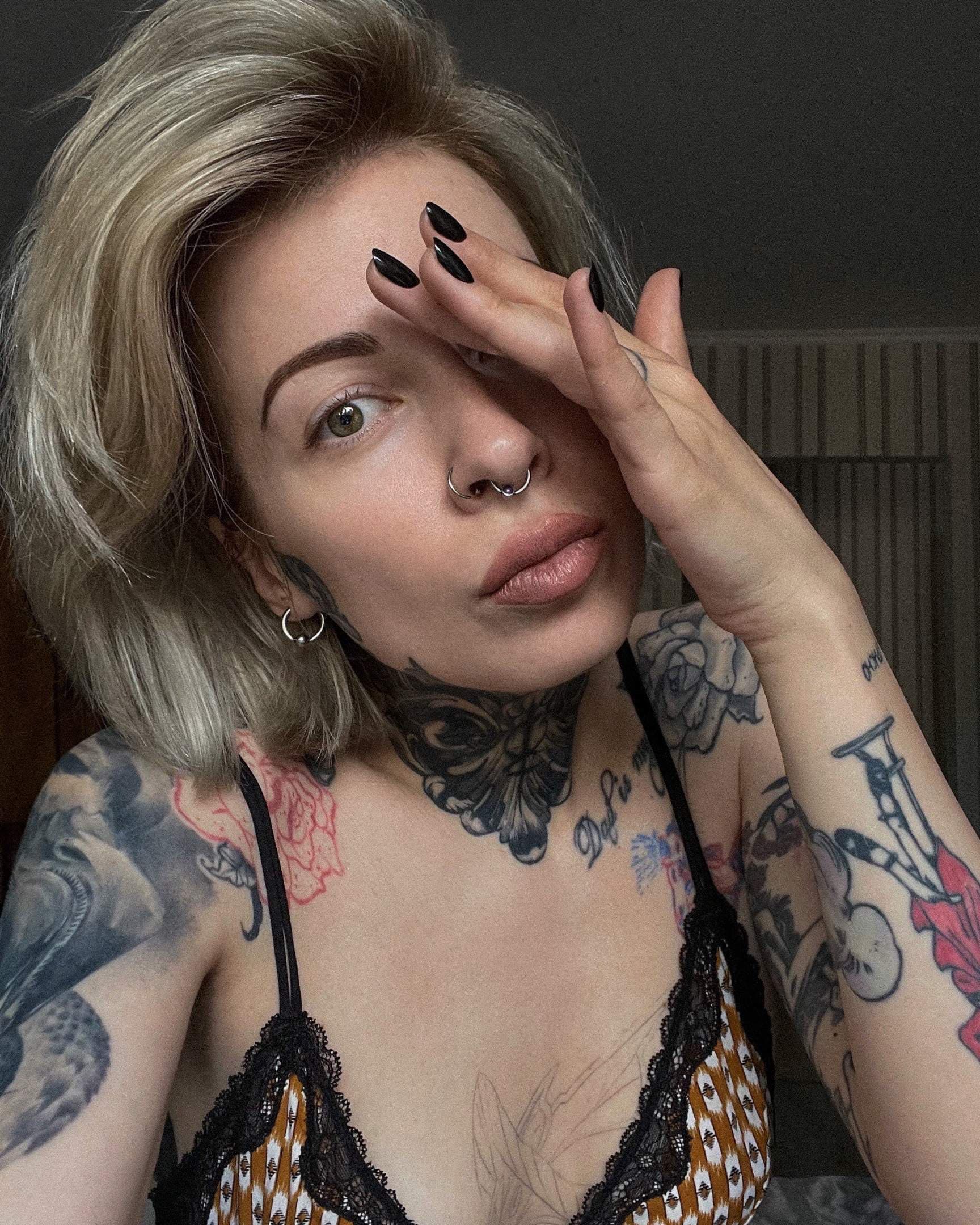 Dari 🖤 inked girl