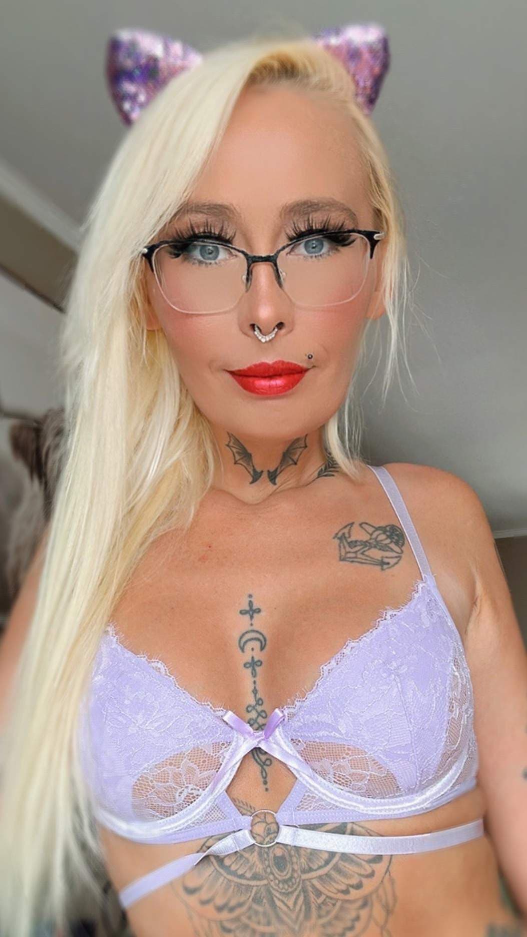 Kitty mom