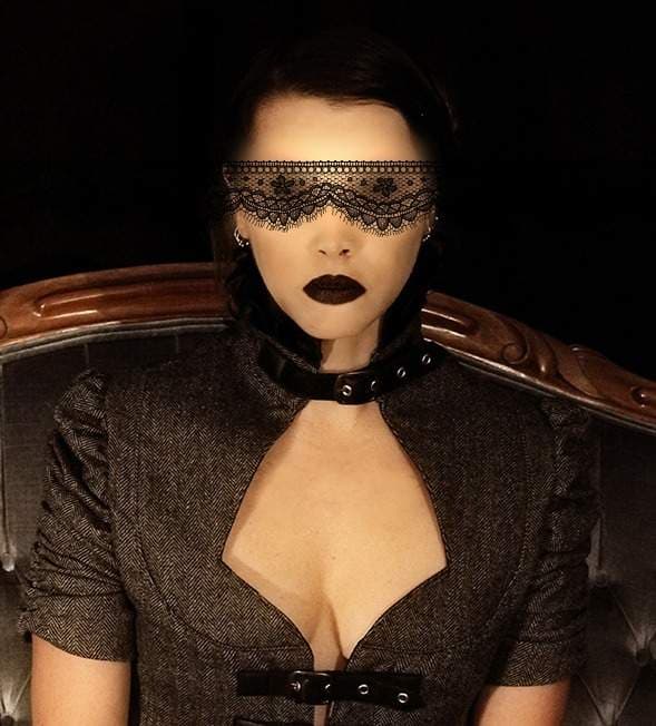 Maîtresse Chatouille: FemDom Tickler
