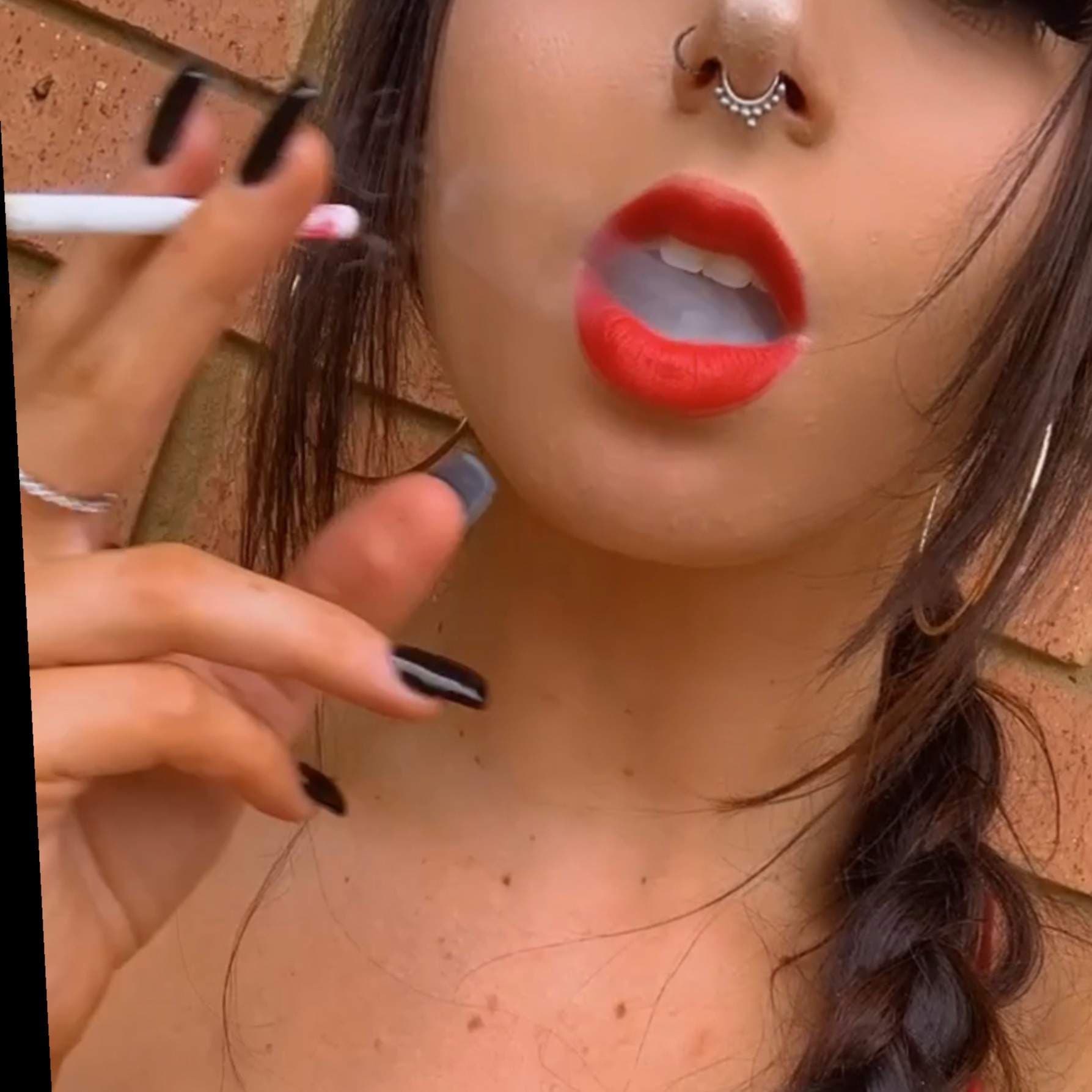 Beth Smoking🦋