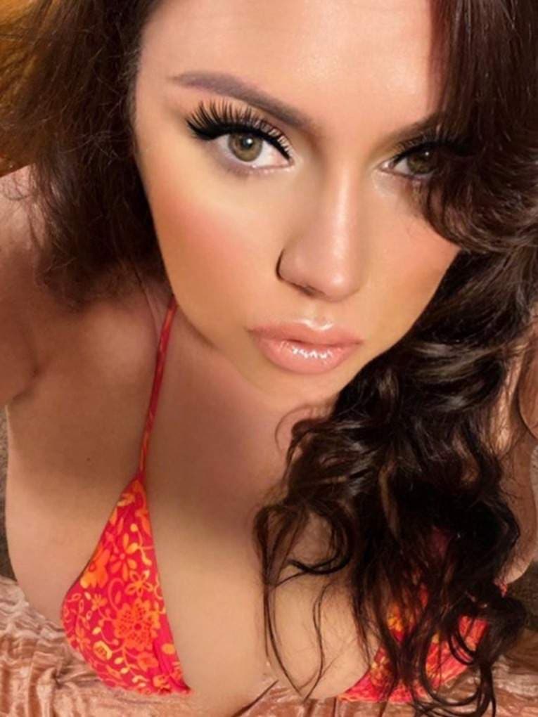 Super Busty Fetish and Glamour Model