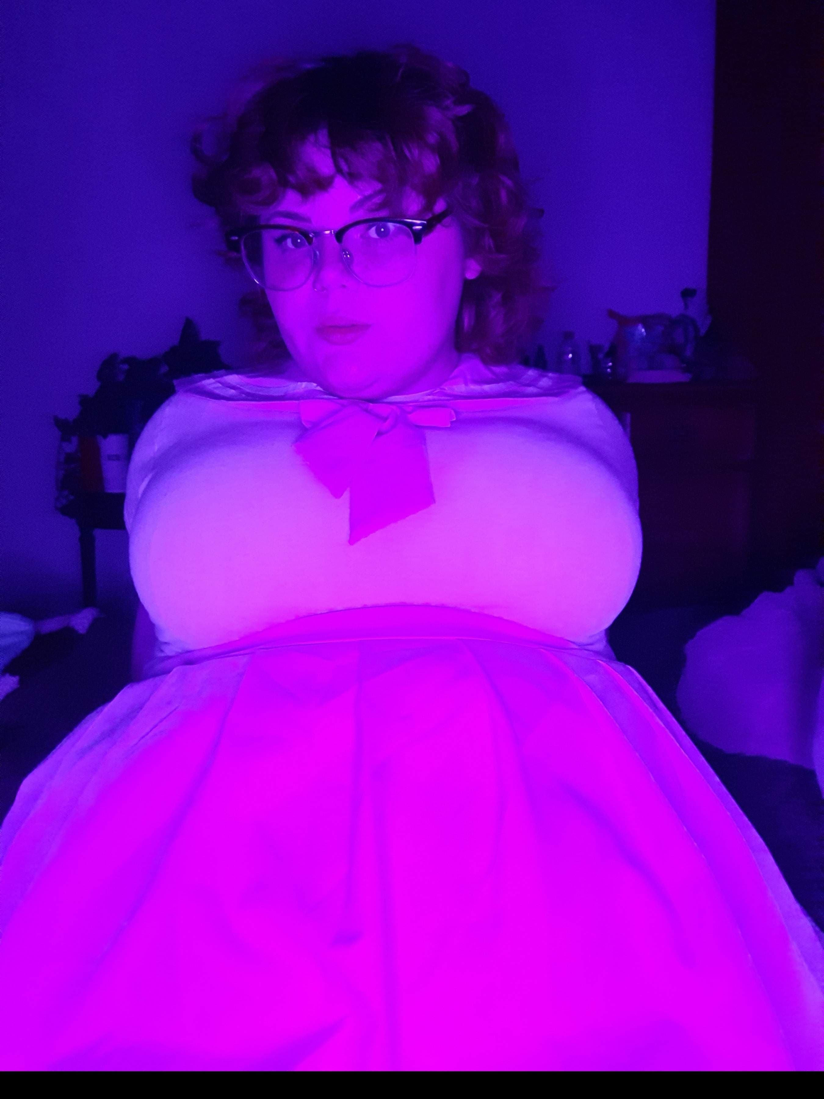 Bella the SizeQueen Hotwife