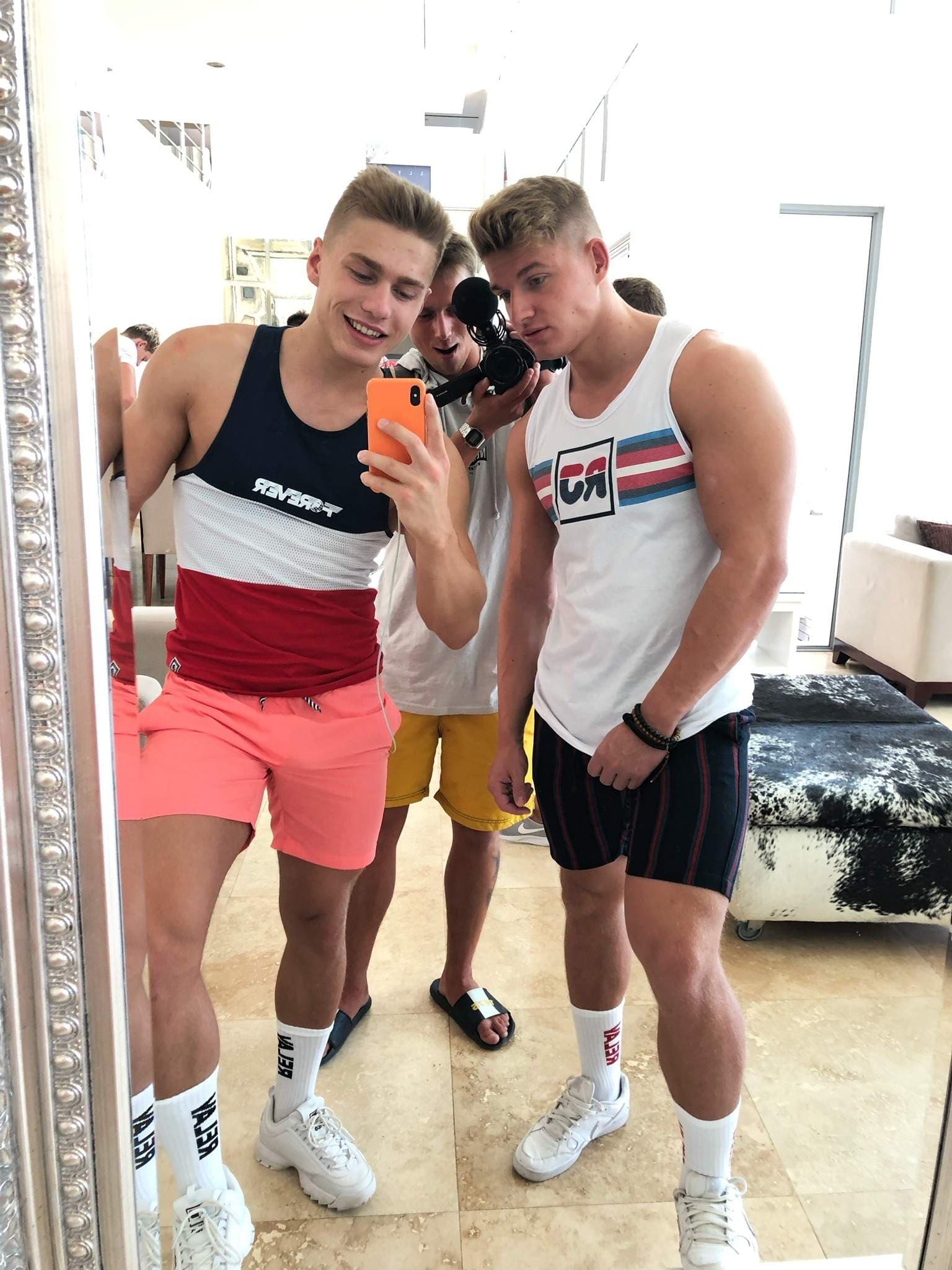 Blondes do it better