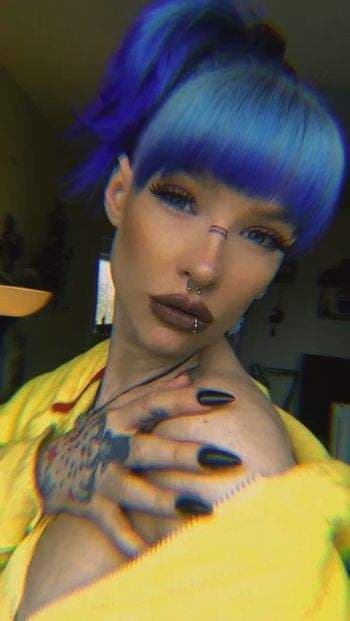@dollytits