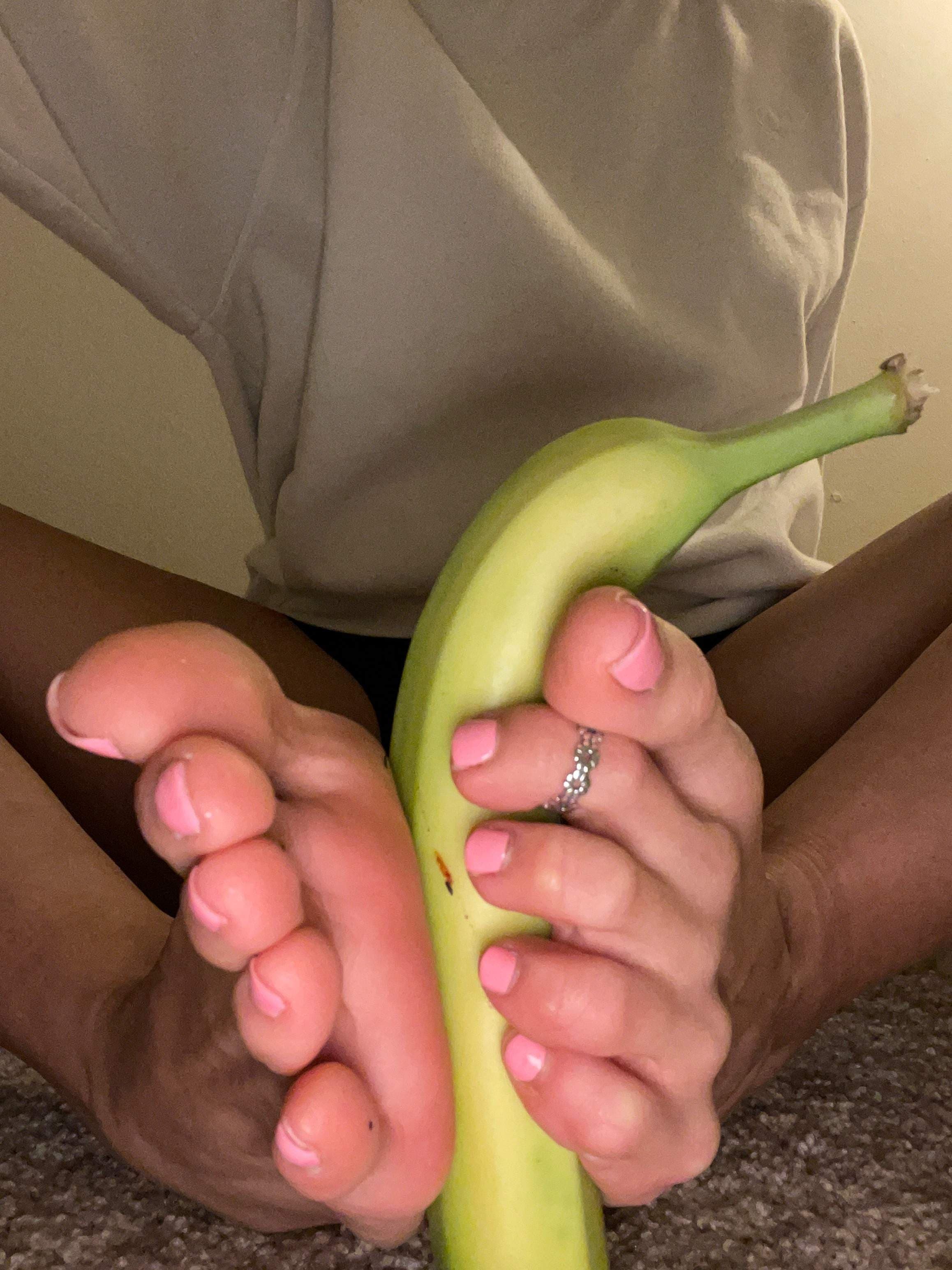 Just a girl with a nice pair of feet 👣