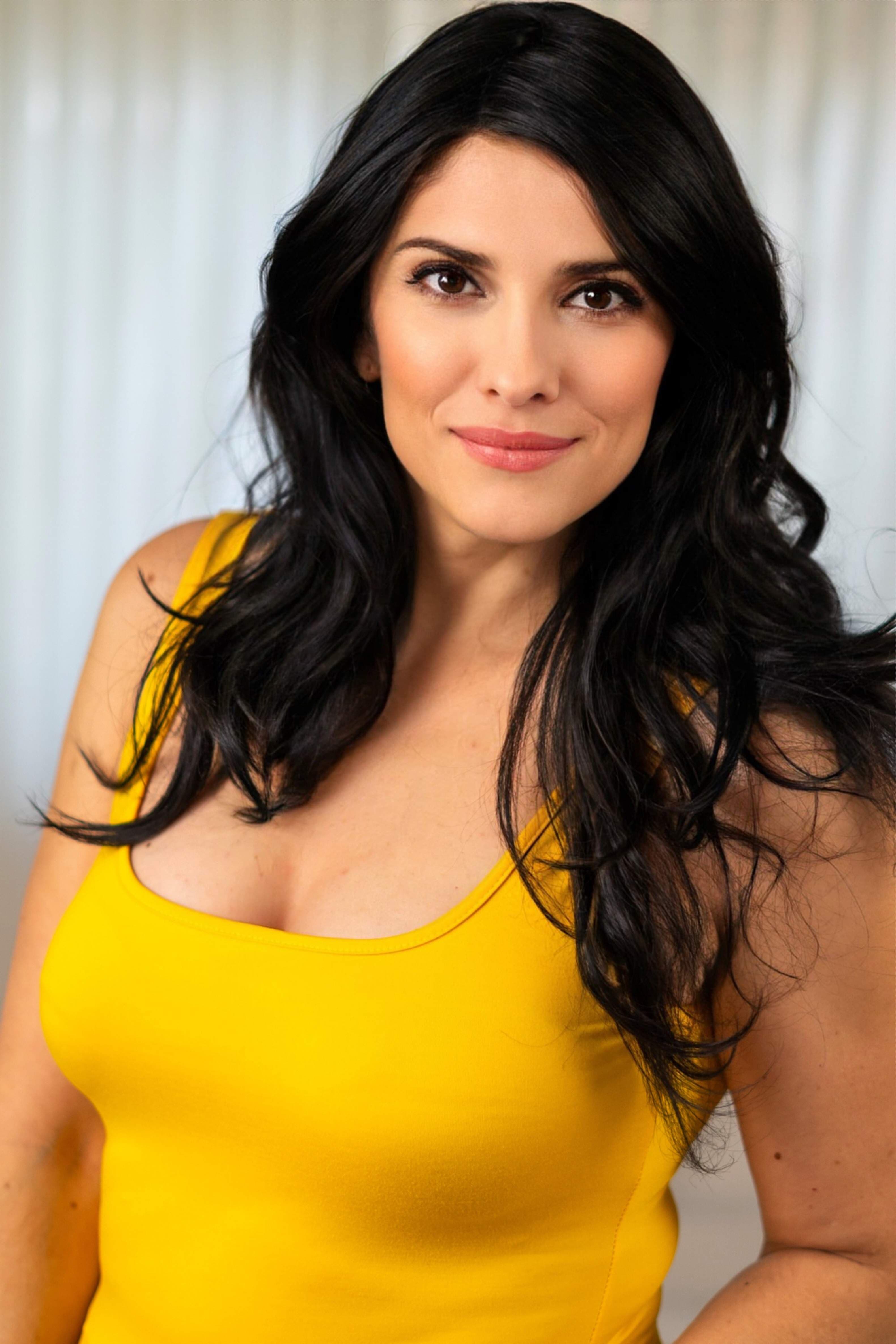 Amor Next Door_Lizette