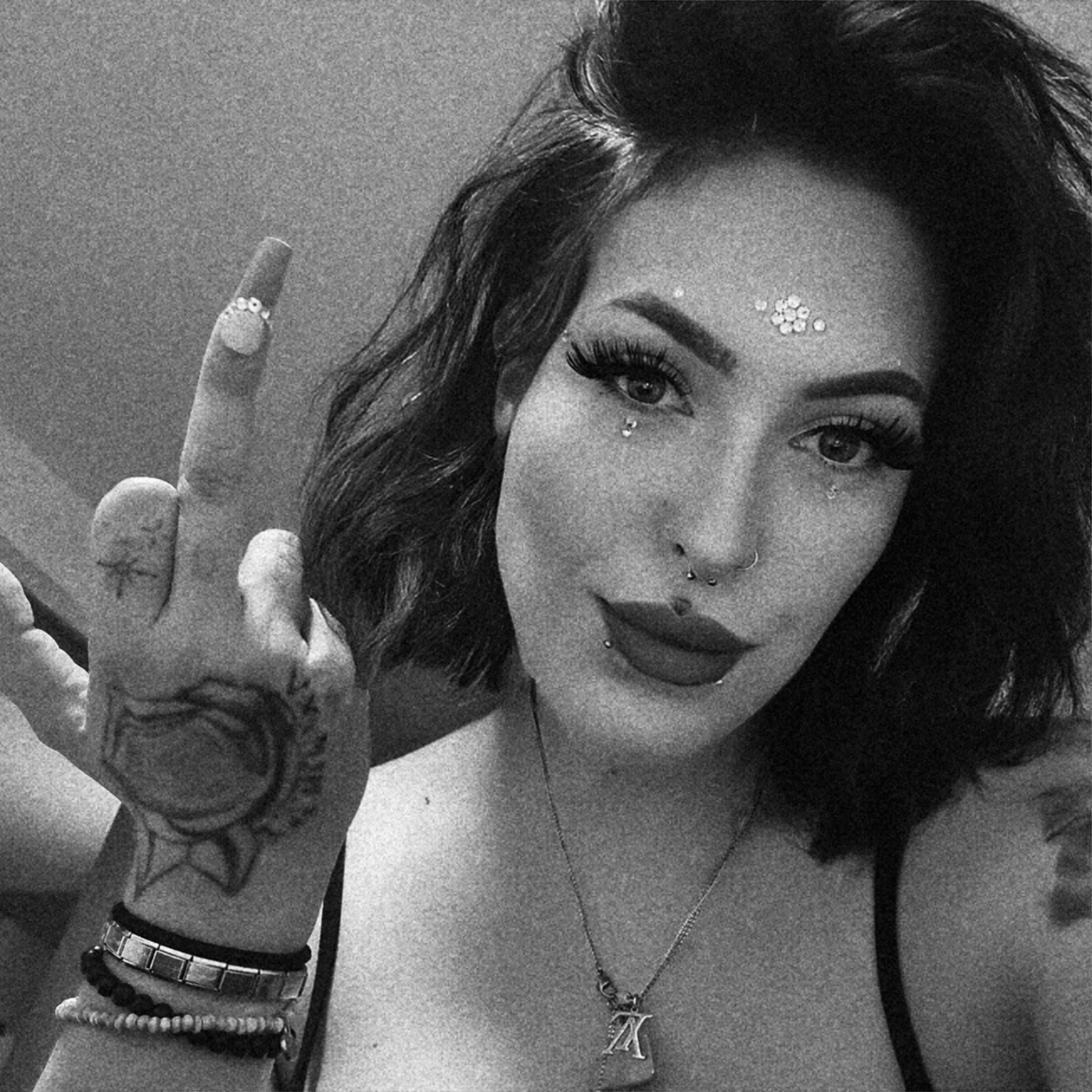 Queen ZAHRA👣😛