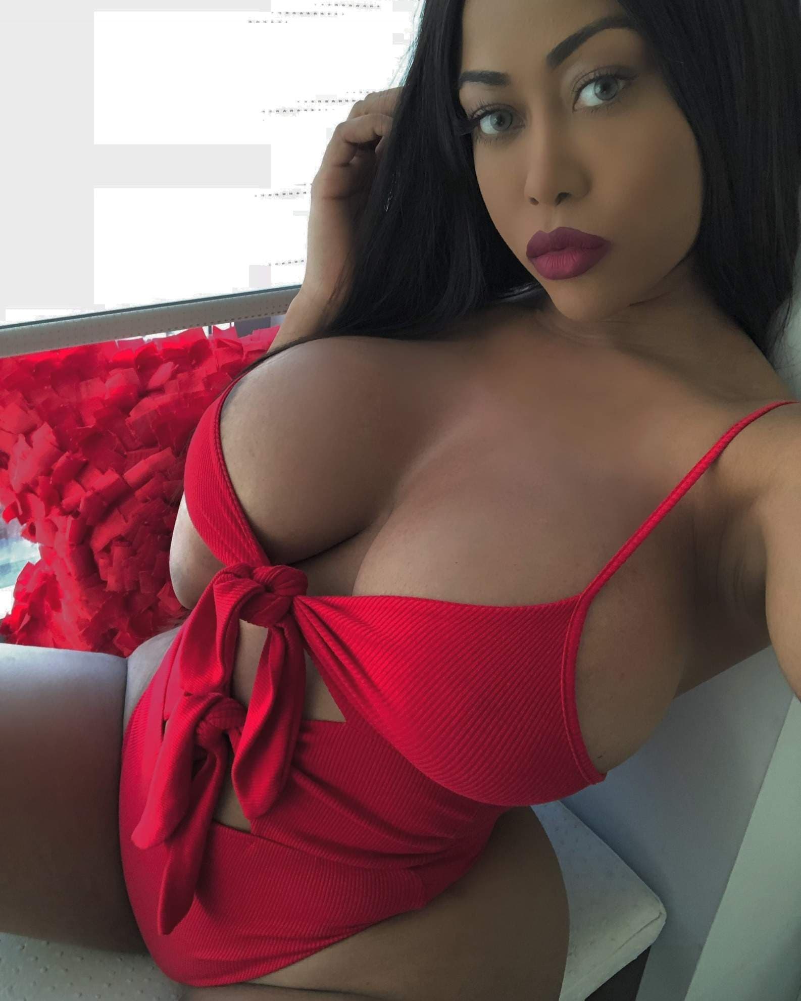 Moriah mills 🤫