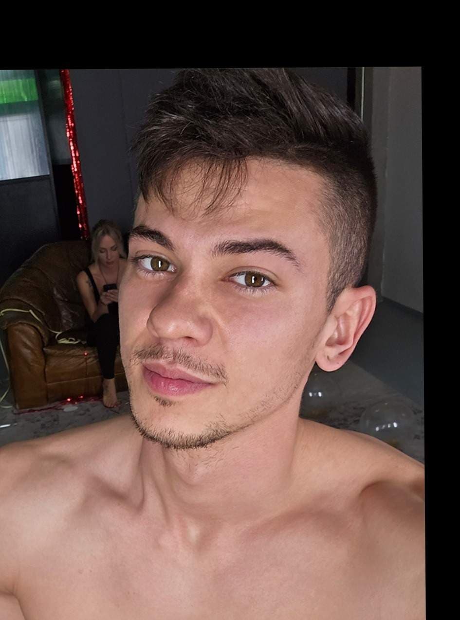 Tommy Cabrio (+18)