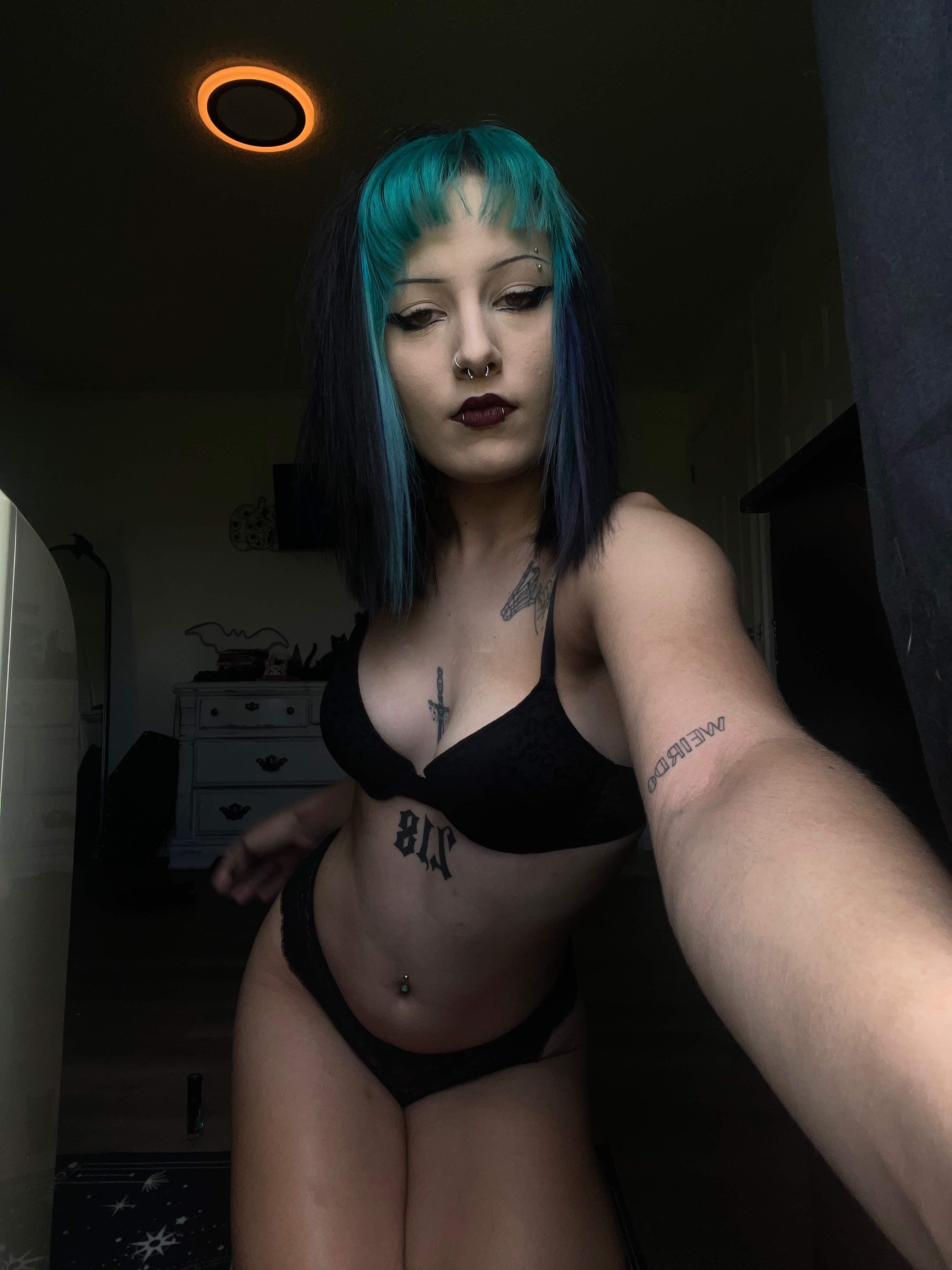 bloody succubus ☽𖤐☾
