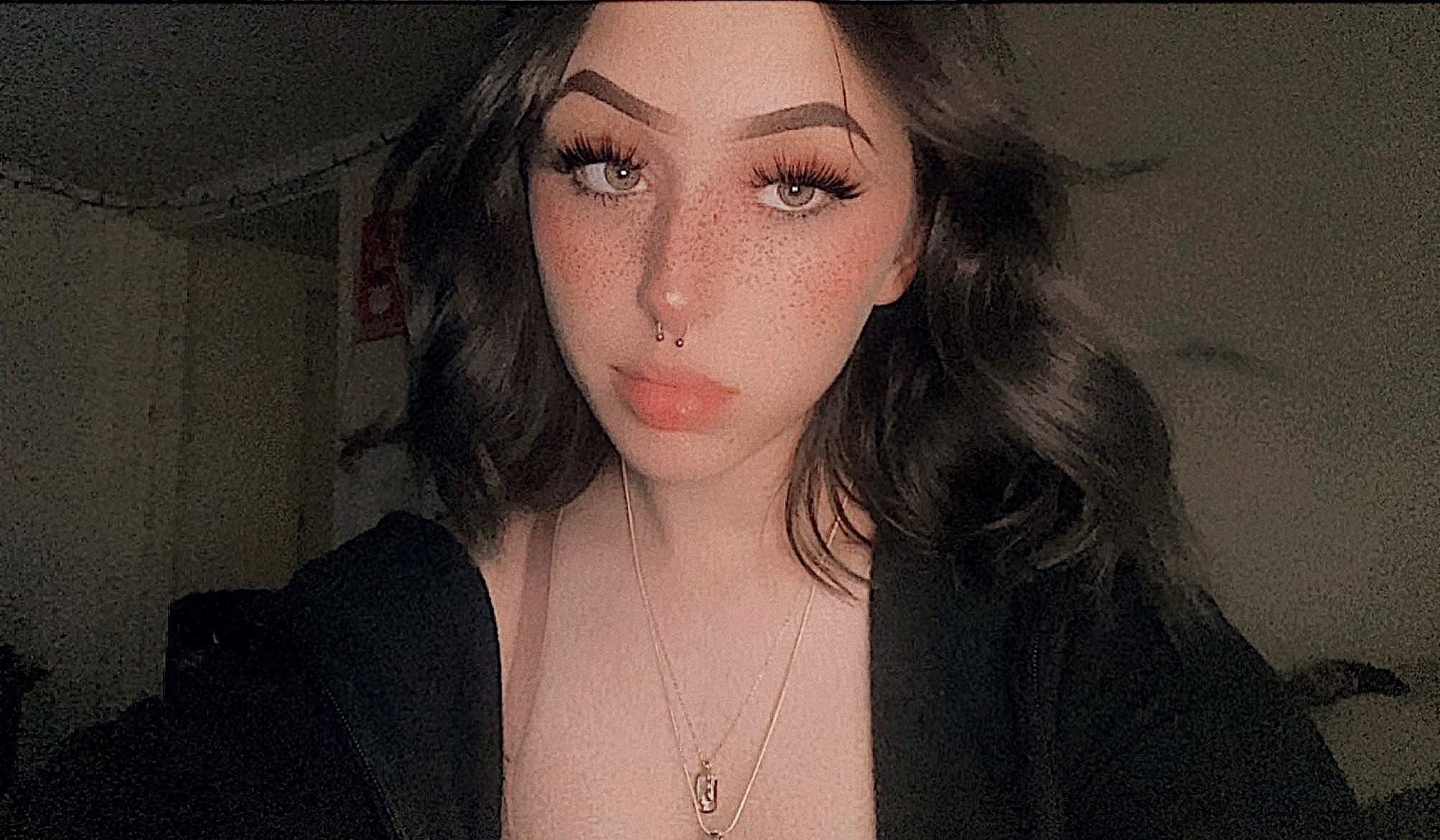 𝑆𝐸𝐶𝑅𝐸𝑇 𝐿𝑂𝑉𝐸𝑅