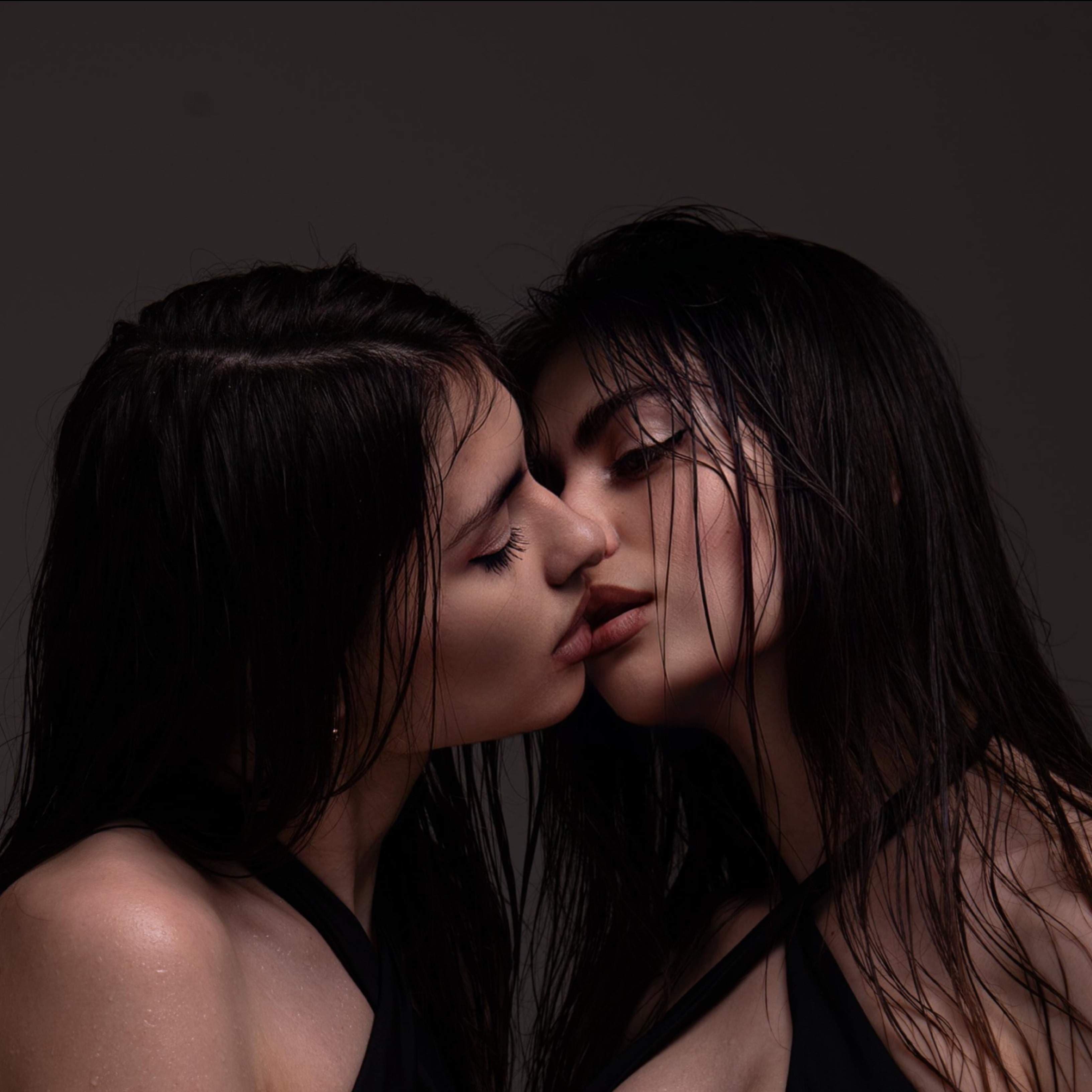 Sergis Twins 👯♀️ Double Pleasure