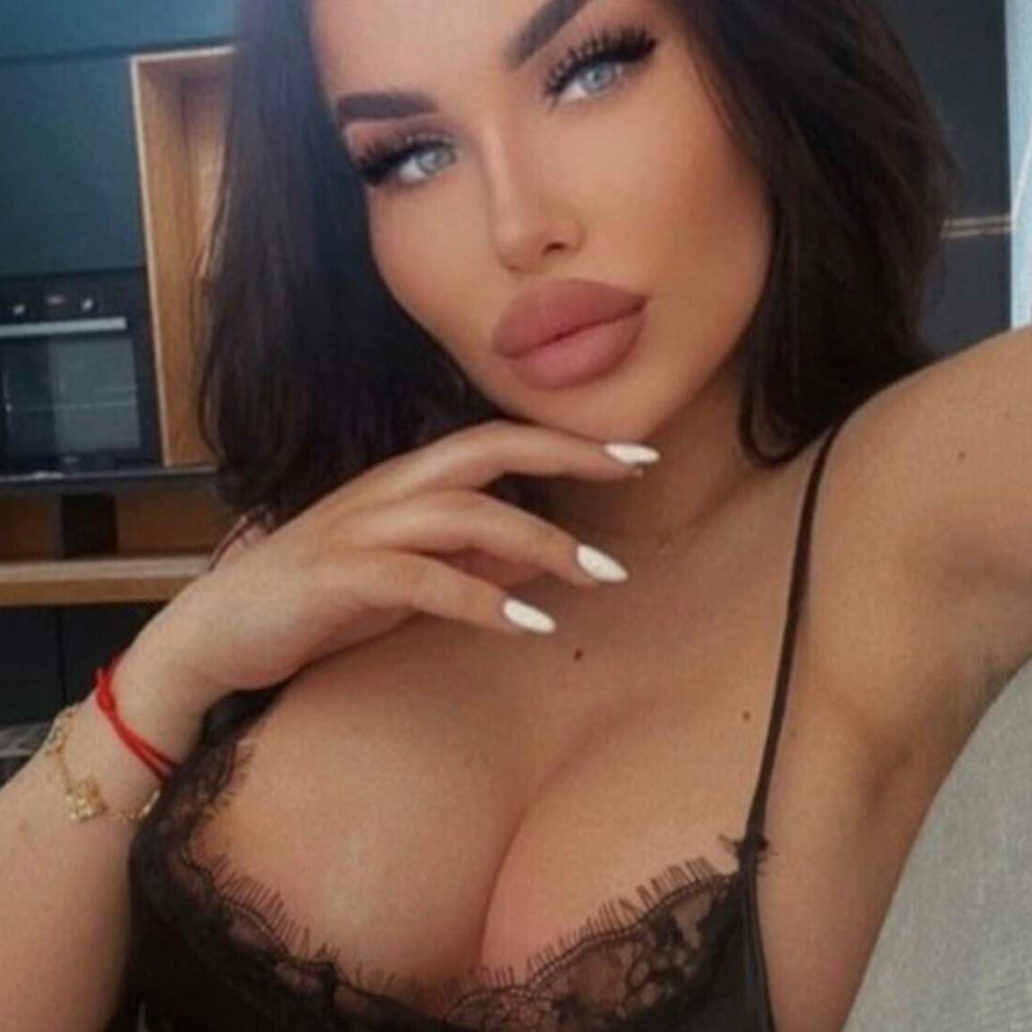 Mia Molly 🤍