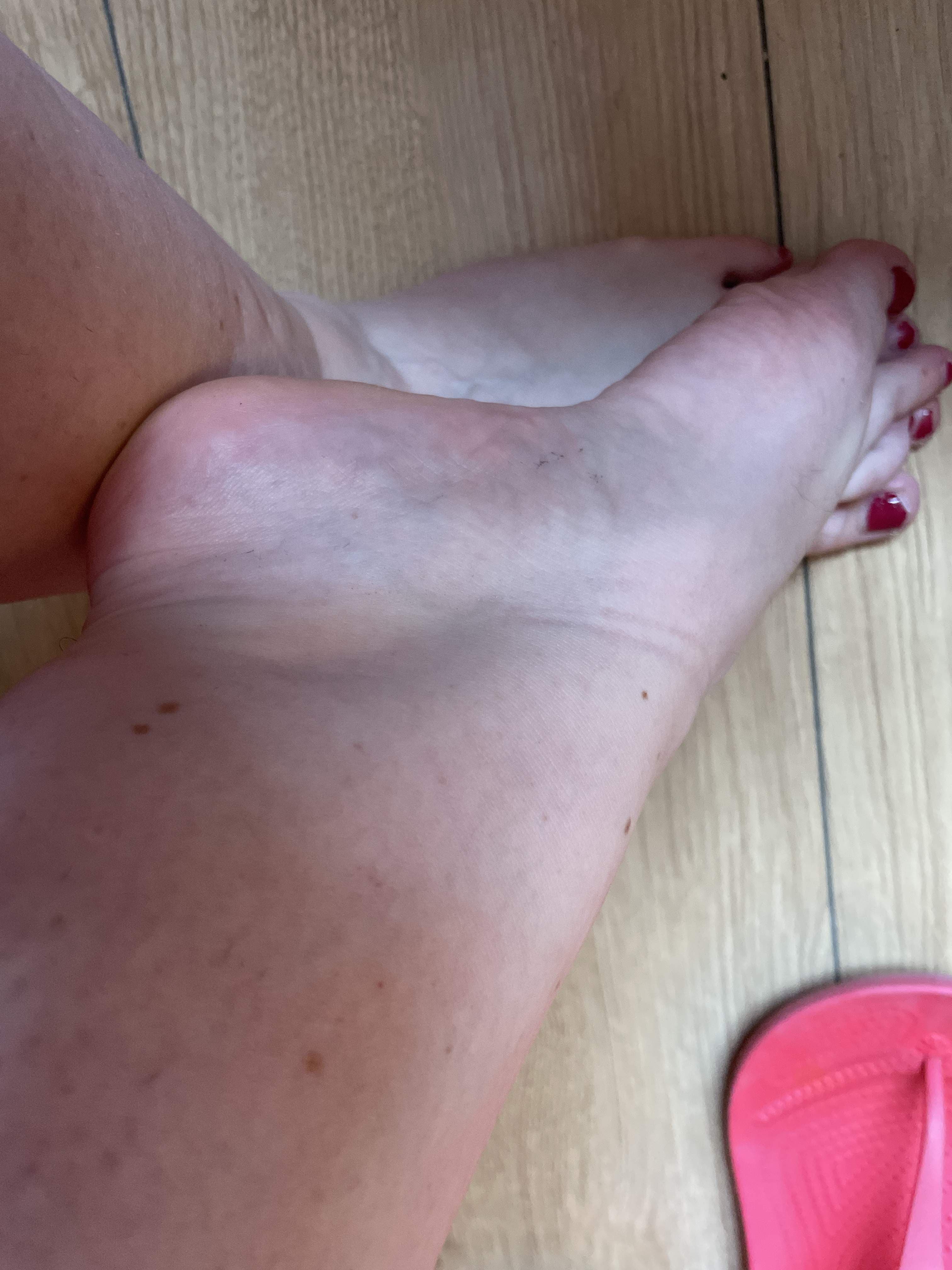 Foxy feet