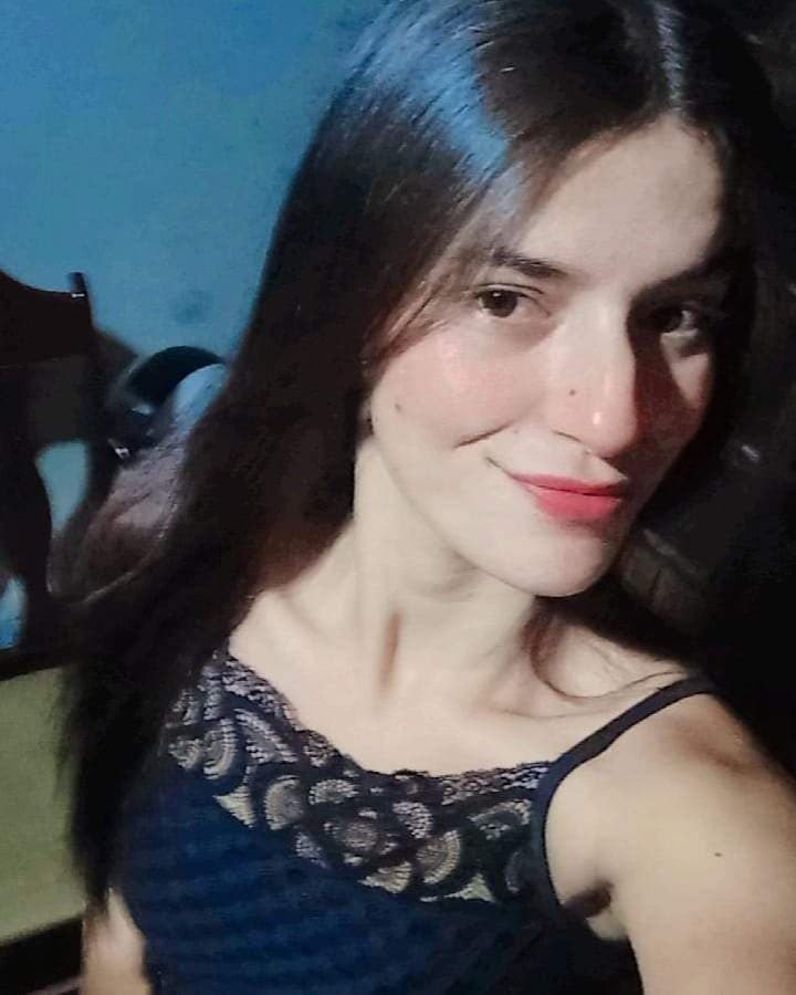 Chica Extrovertida y modesta .
