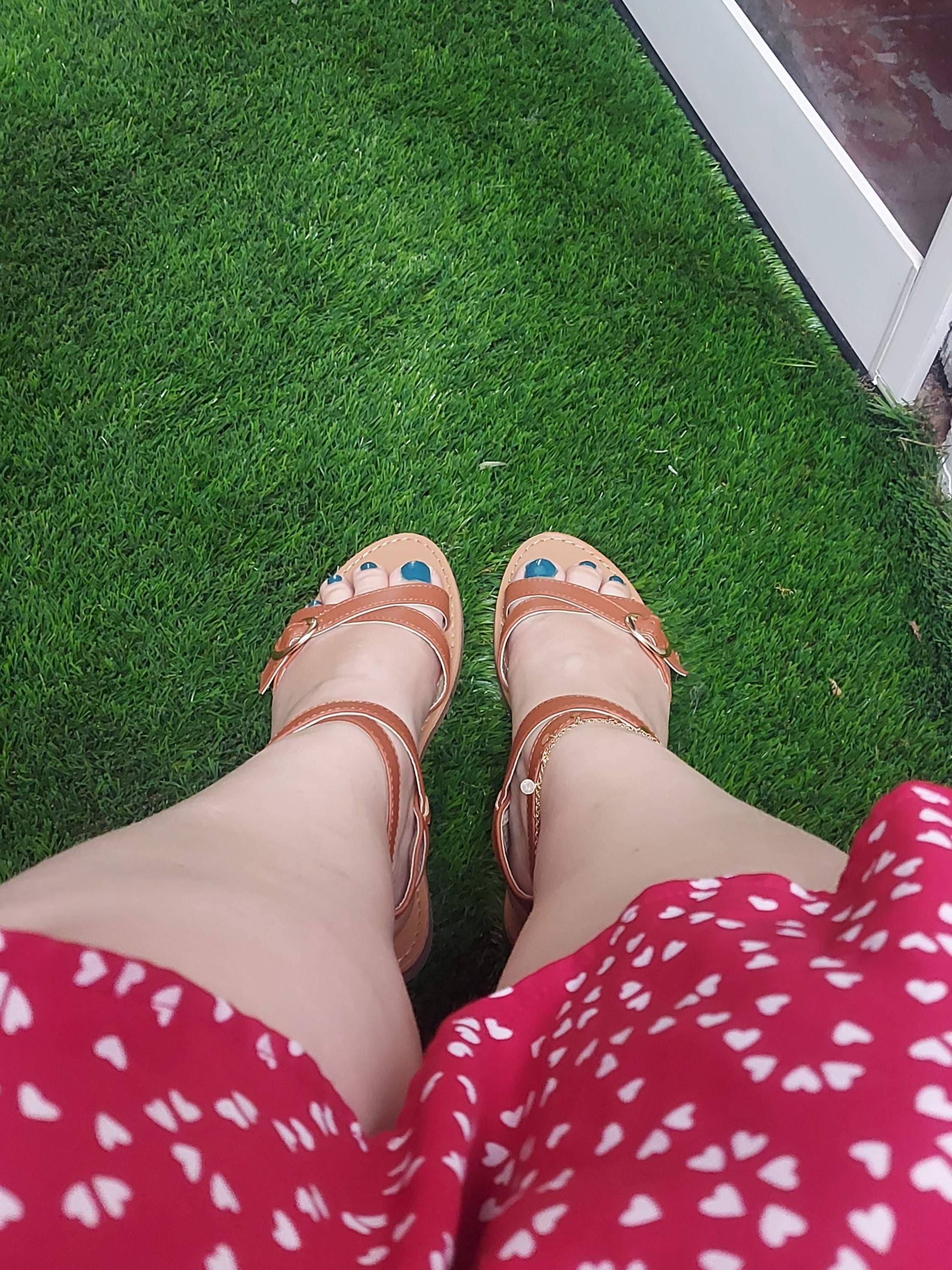 Feet.SoWhiteNaNa😋