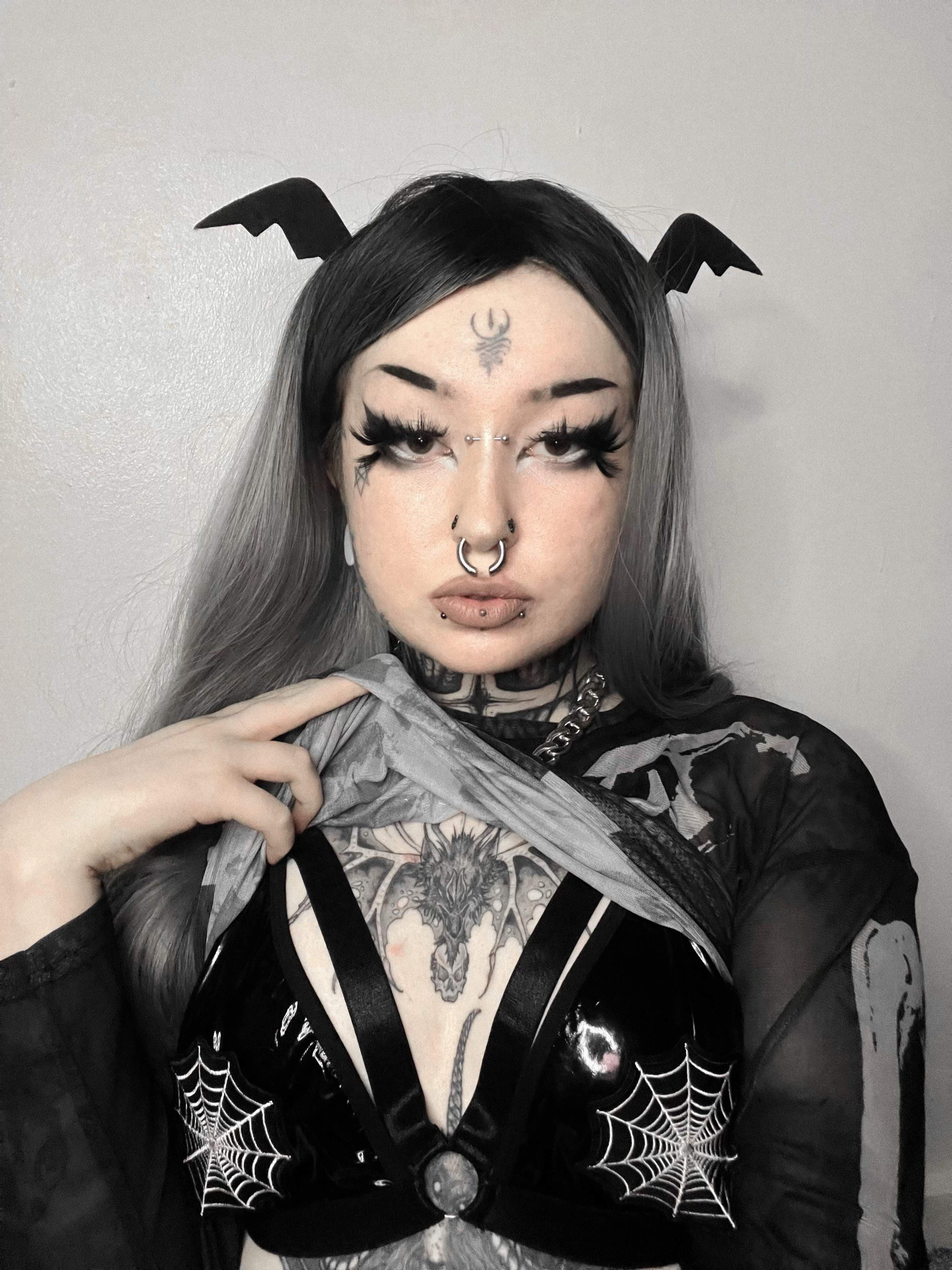 Tattoo Goth Dom Girl🦇🦇🤍
