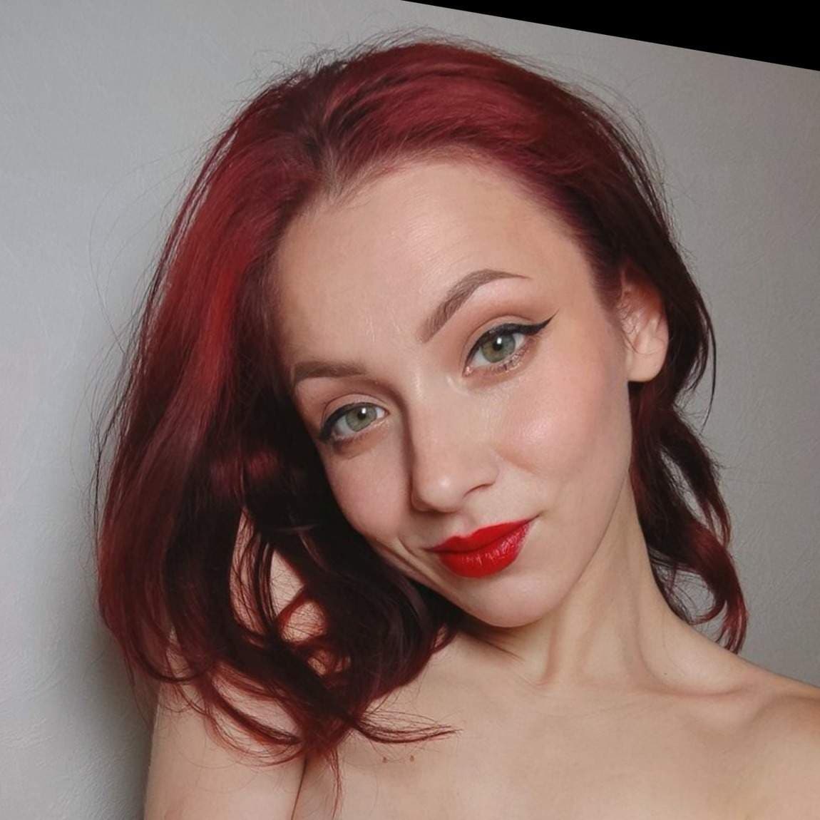 Foxy Emma 🦊 redhead hellcat 🦊