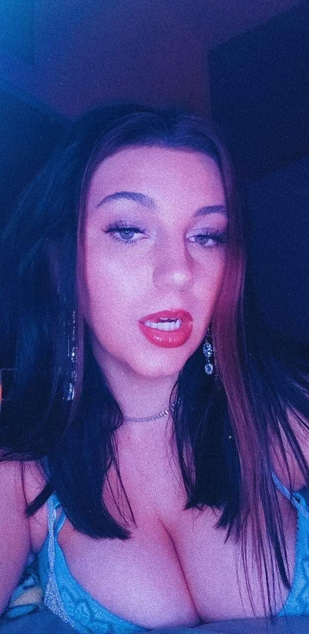 R 💋