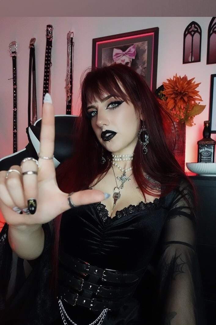 IVY FOX - gothic dominatrix 🦊