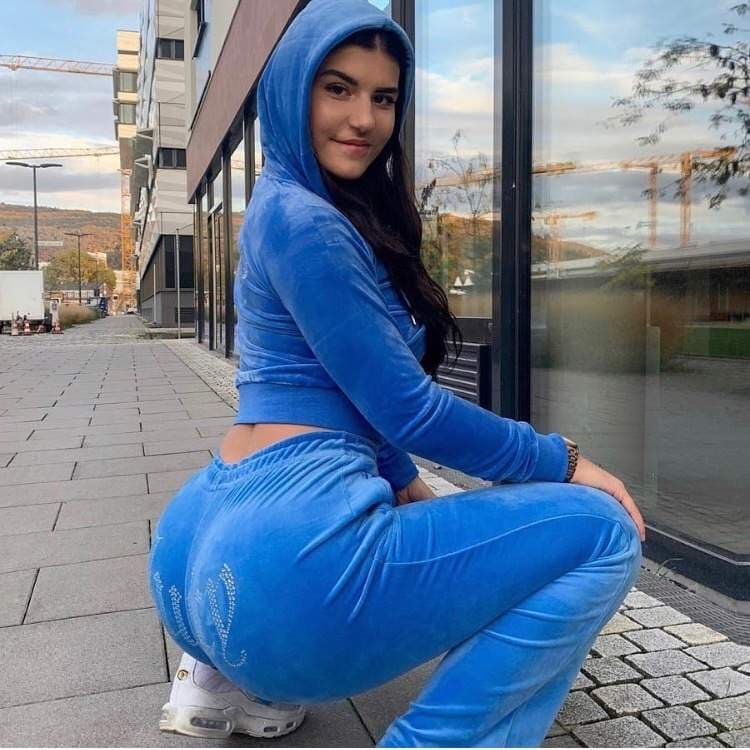 Nicole Dobrikov