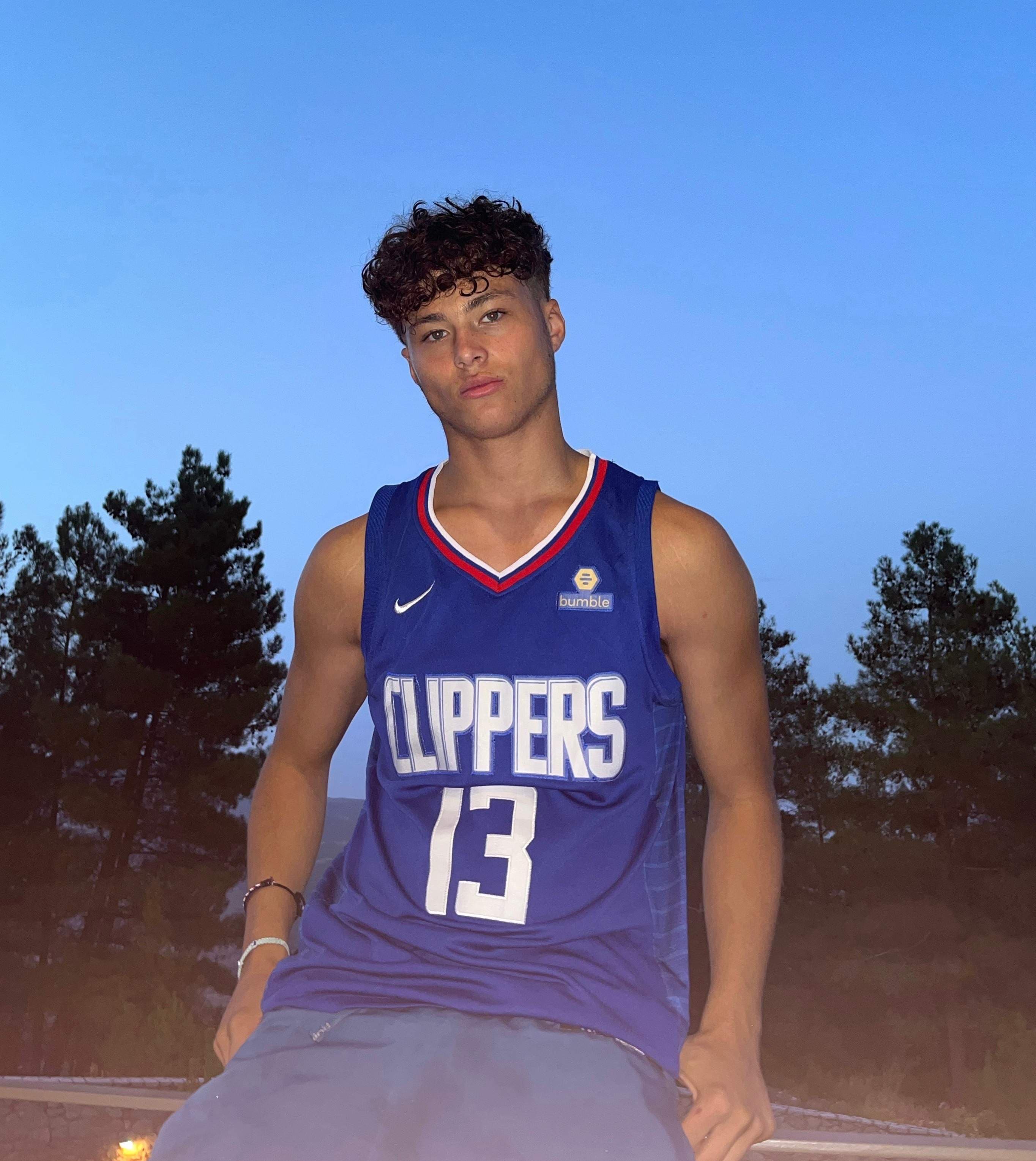 Your Favorite 19 Y/o🥵