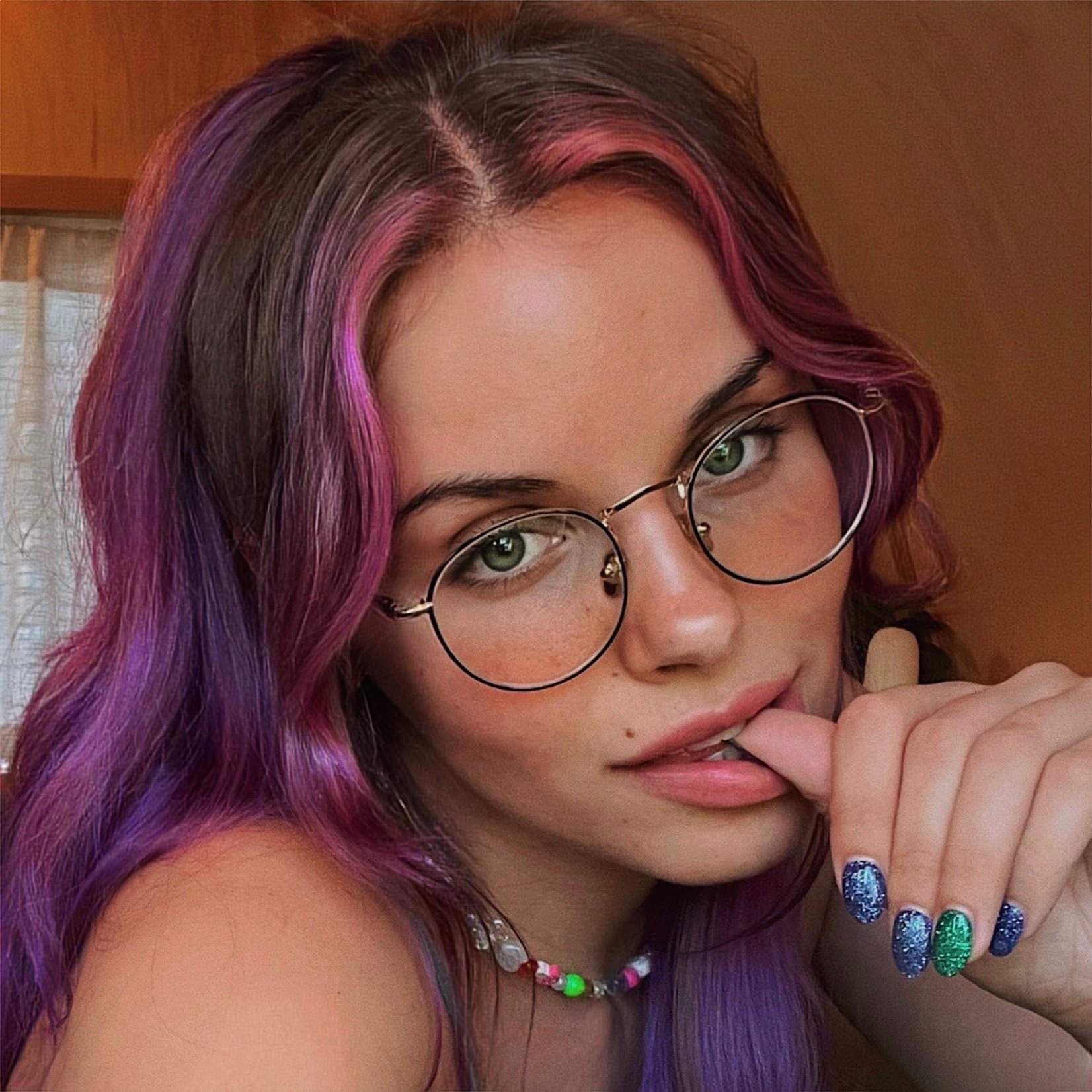 Bobbie Lavender — explicit