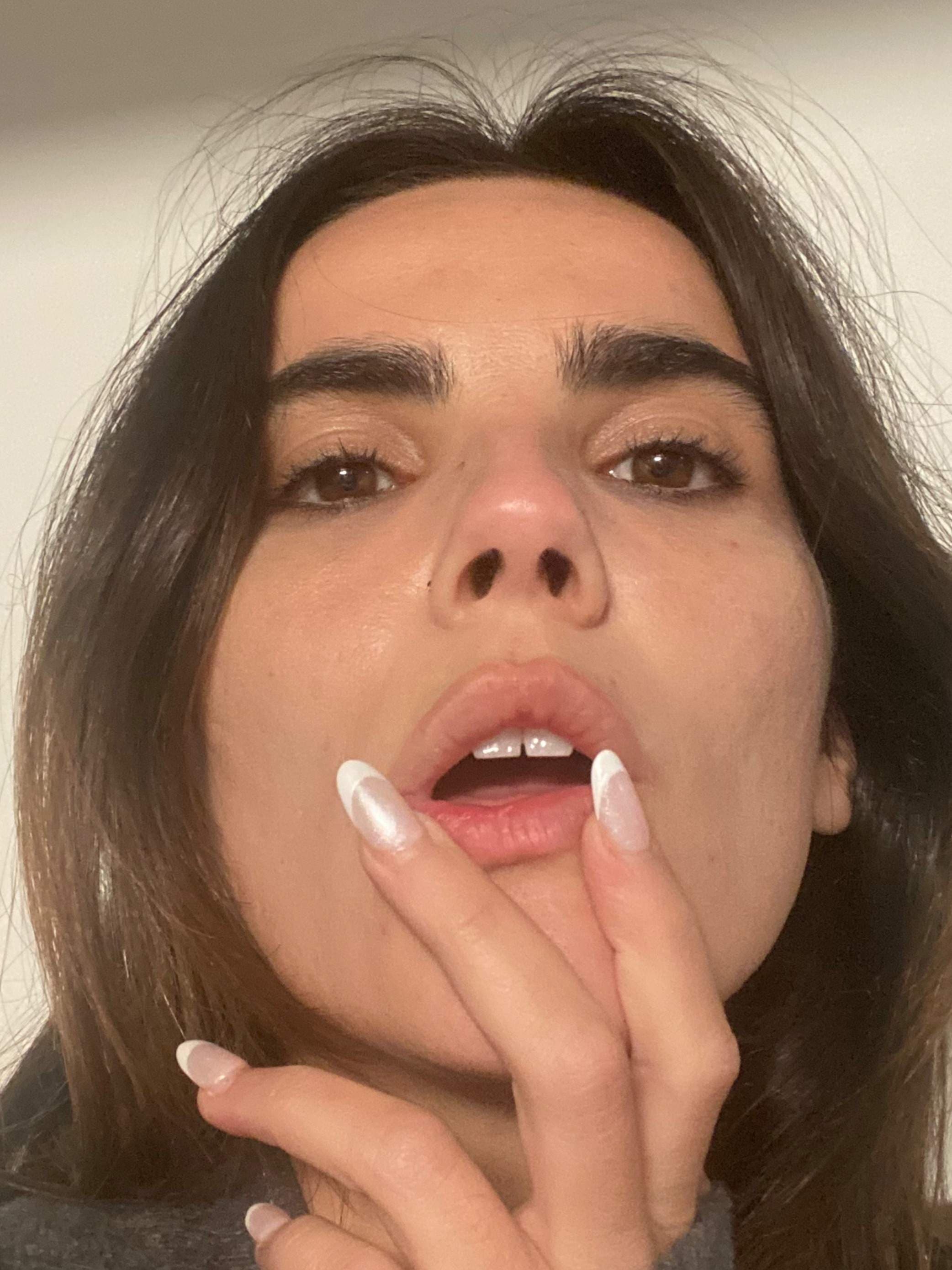 ANONYMOUS SELFIES