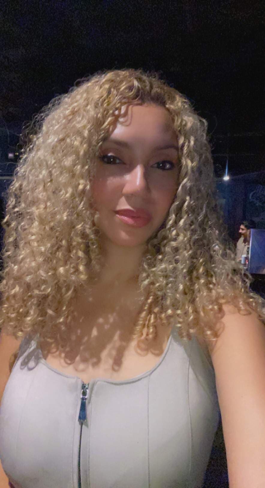 Curly Chris Bella