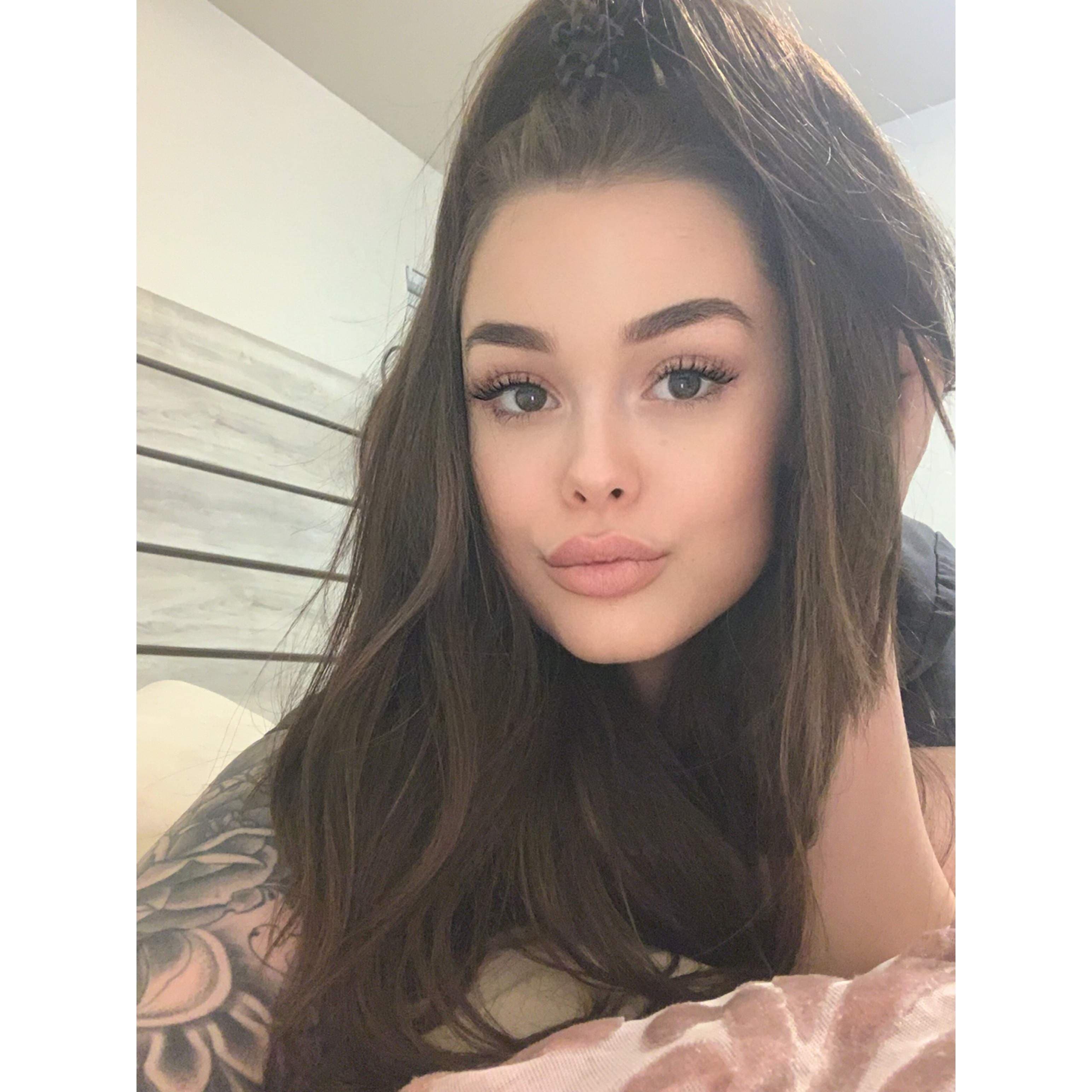 E 🌸