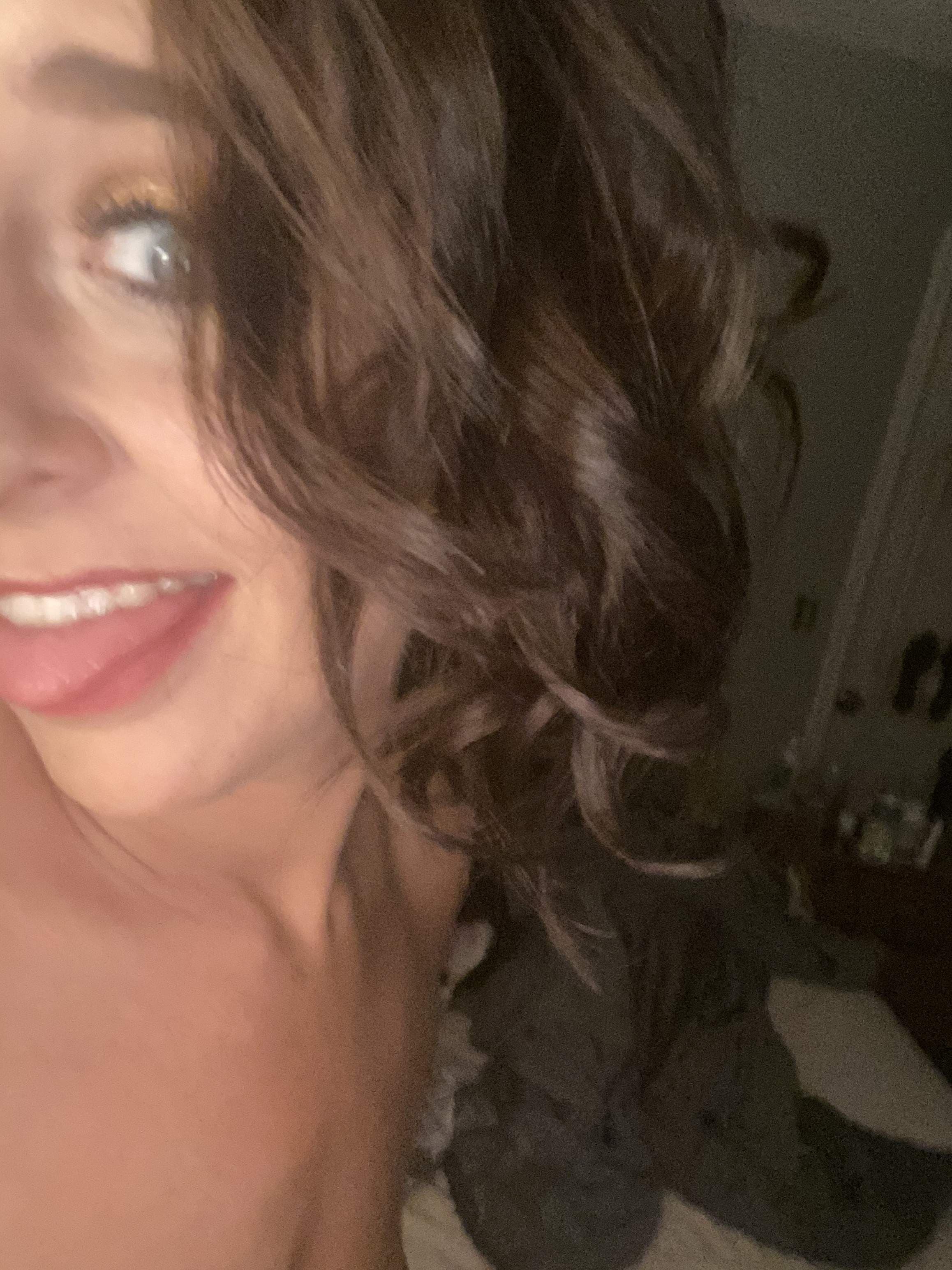 Miss Leigh— Fin/Foot Domme