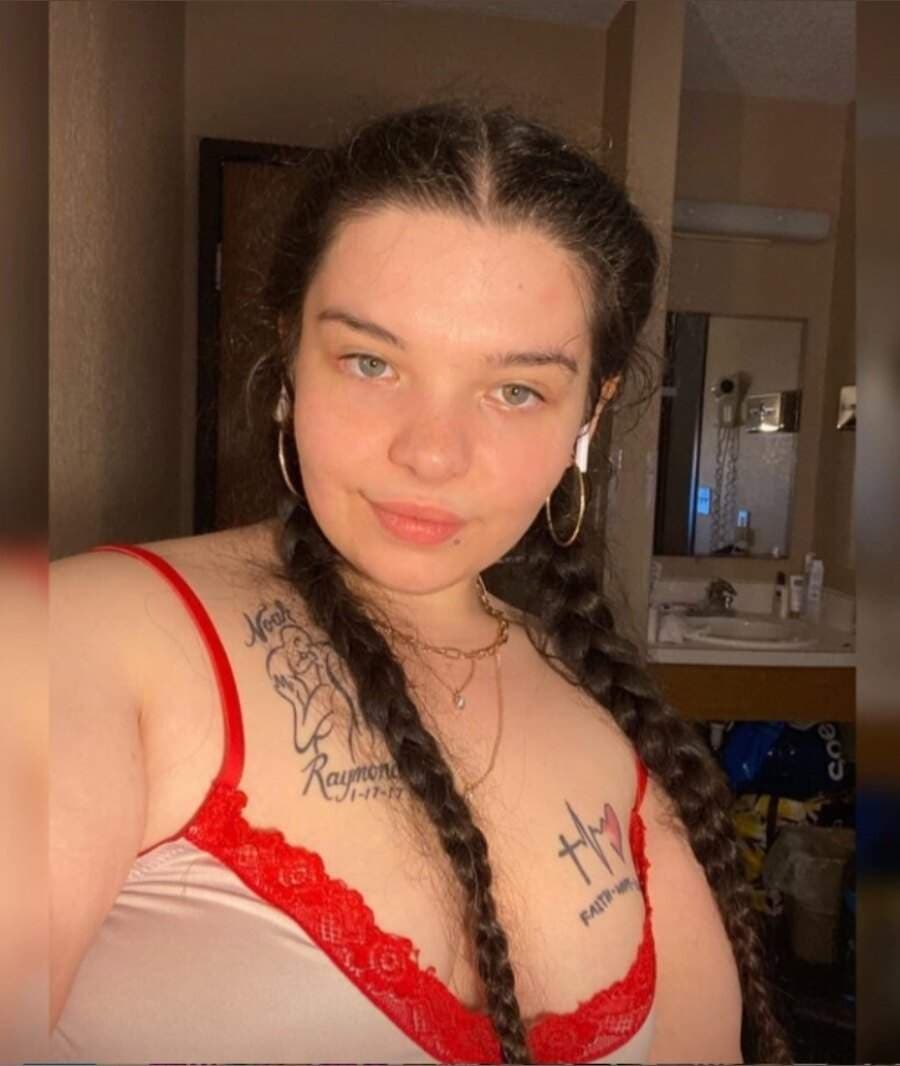 Debbiee🥰
