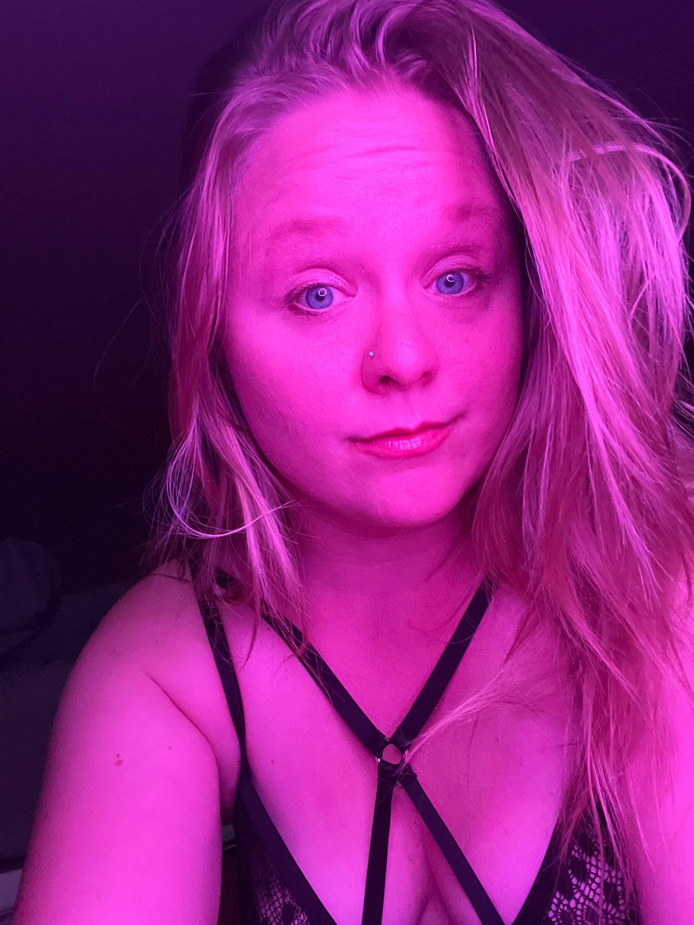 HotBlondie36