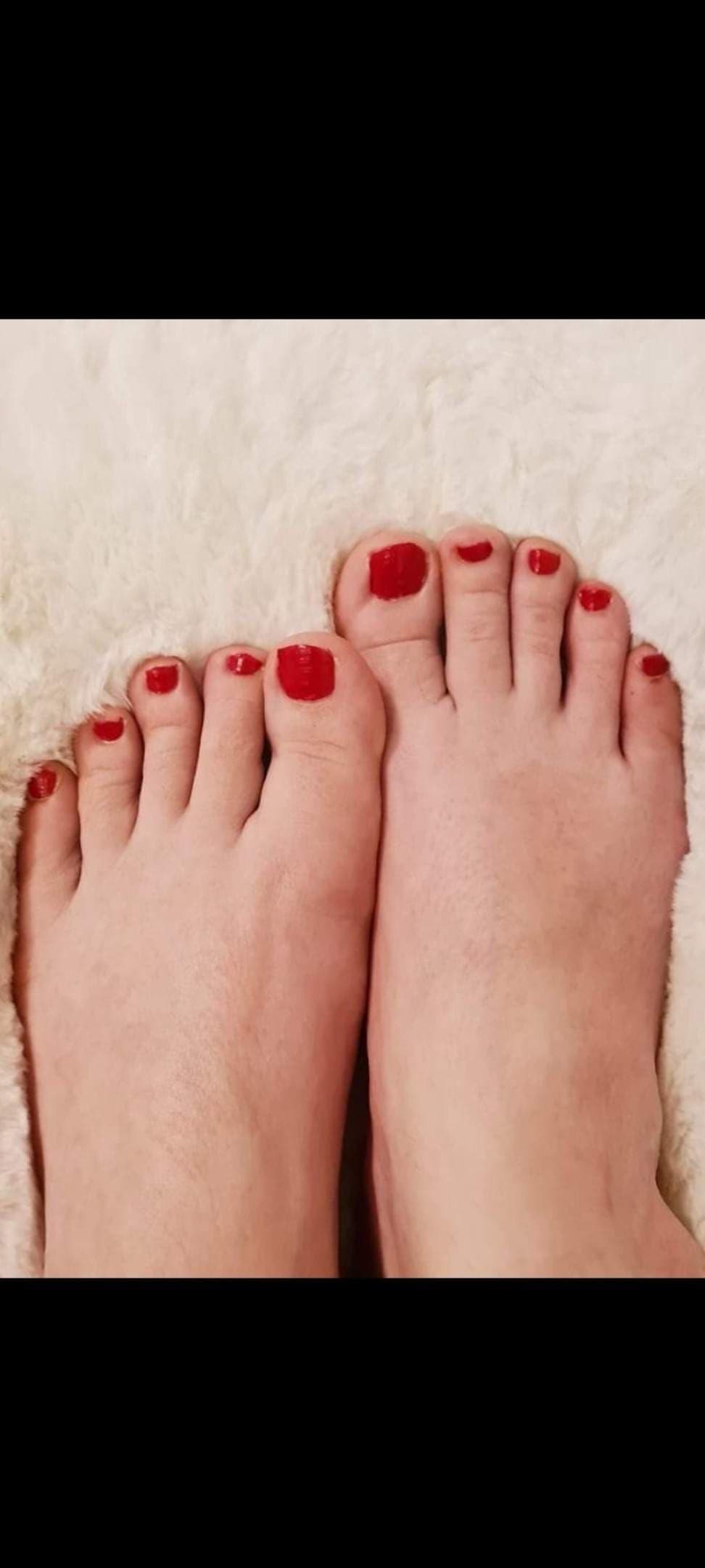 Kinky feet