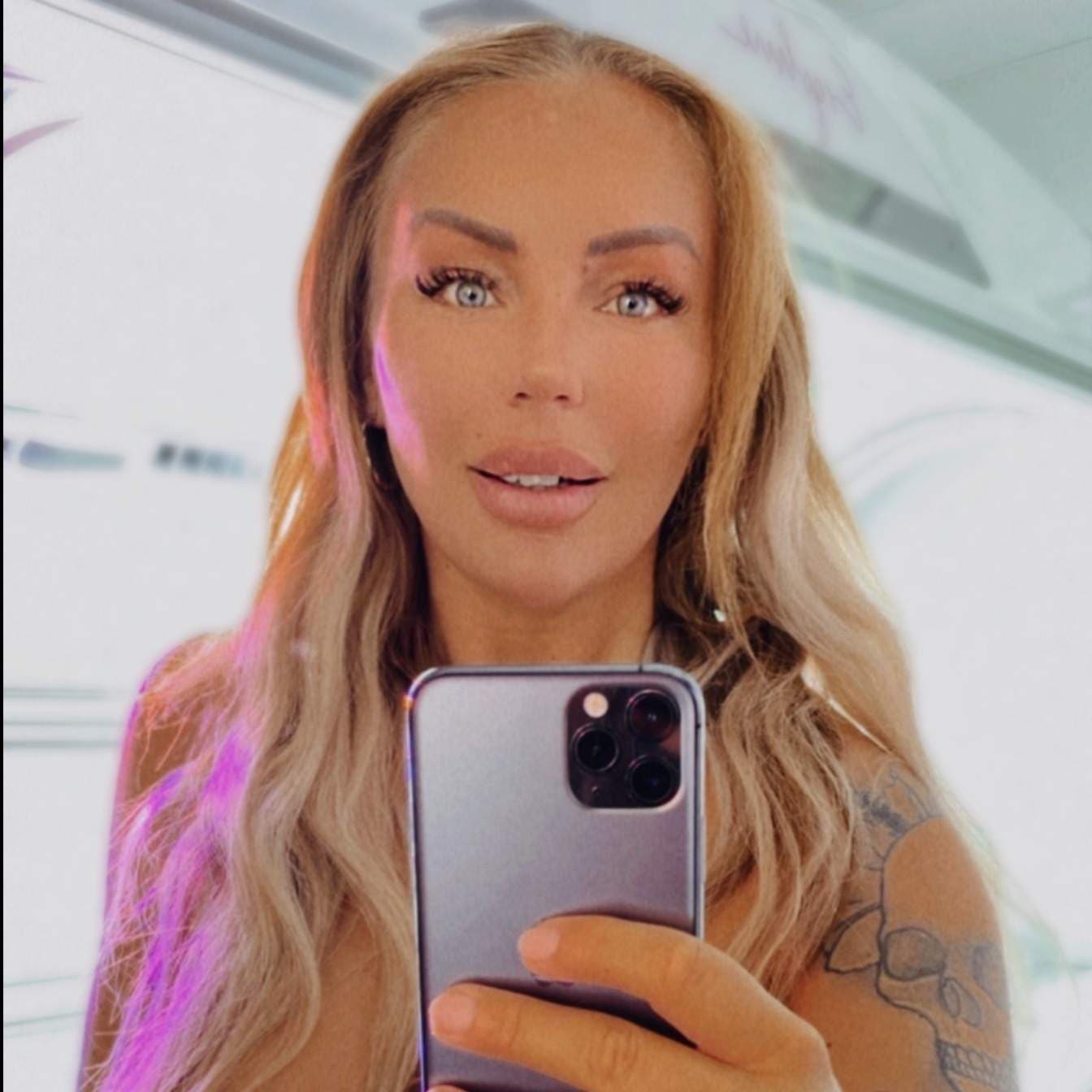 Emelie - MYHOLEISYOURGOAL