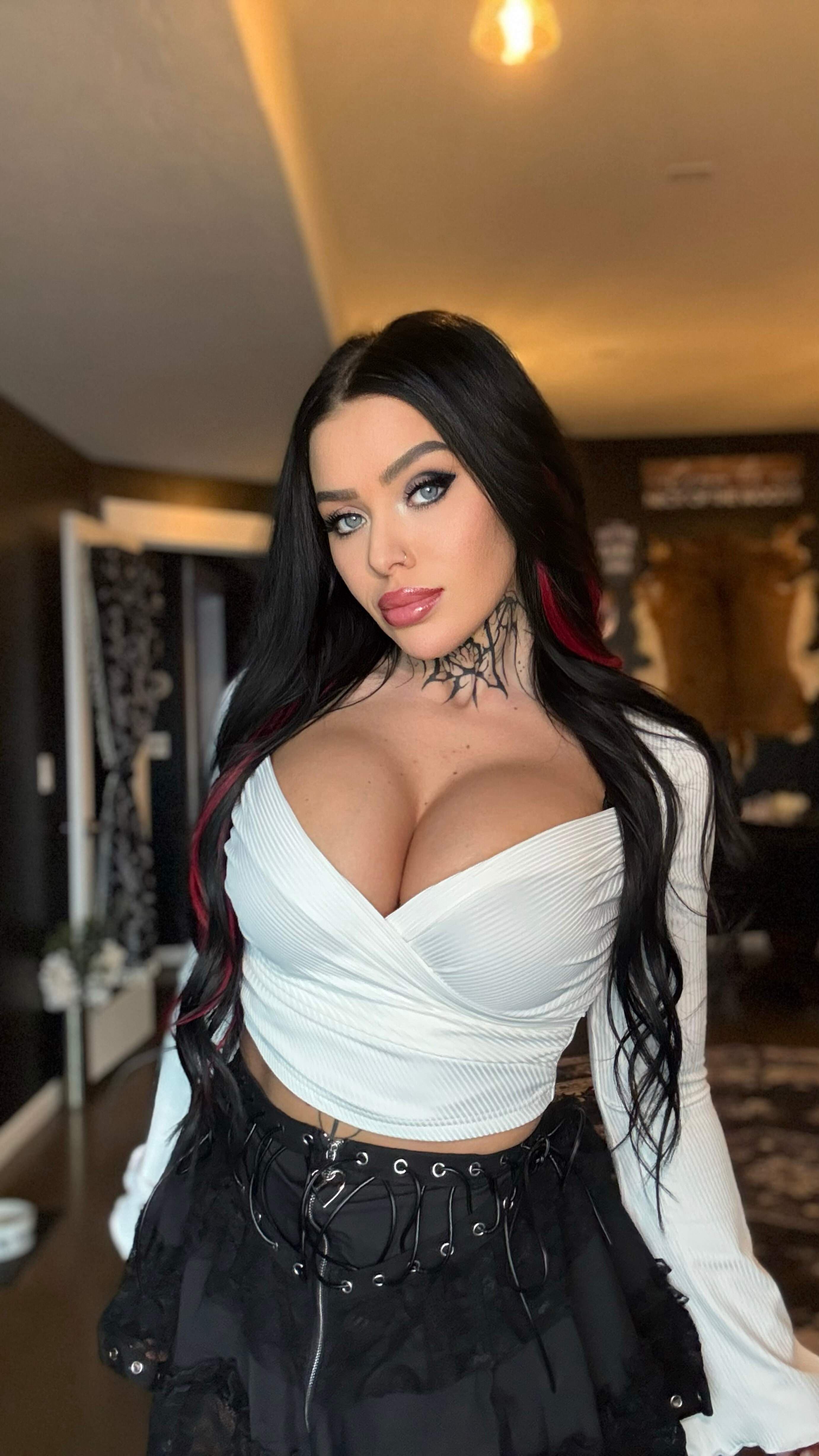Lou Lou Belle 🕷️
