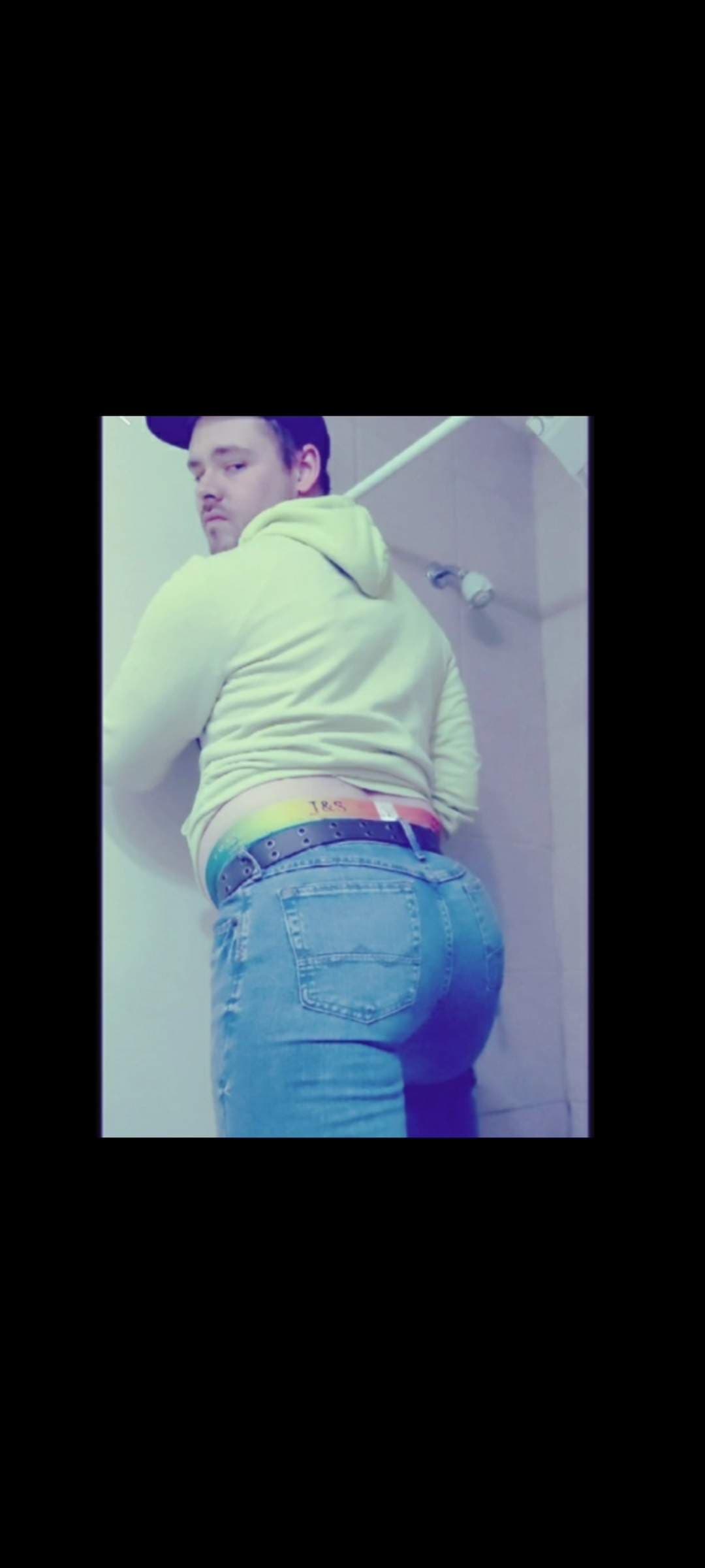 Loves To FART