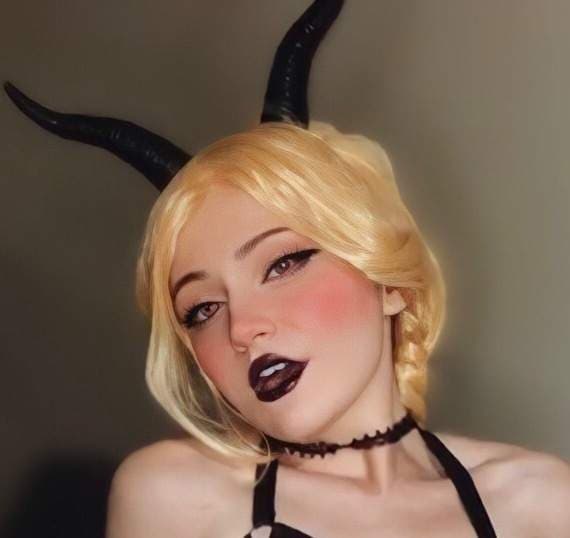 Sasha Spits💦