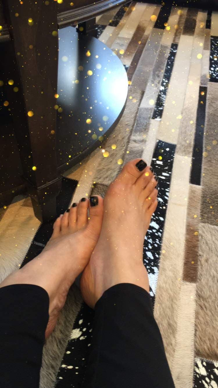 sexifeetfantasies_nani