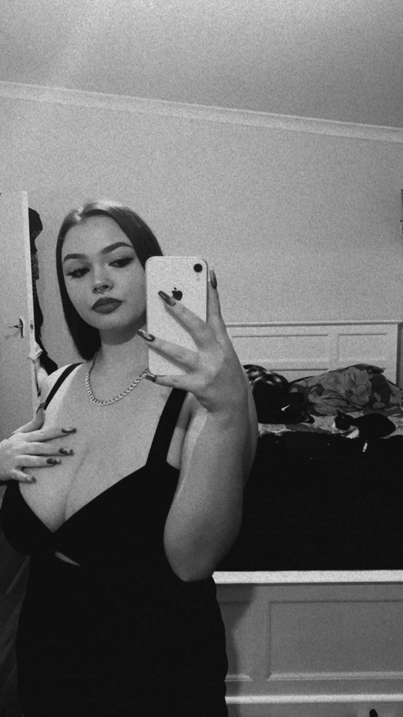 Scarlet Angel🖤