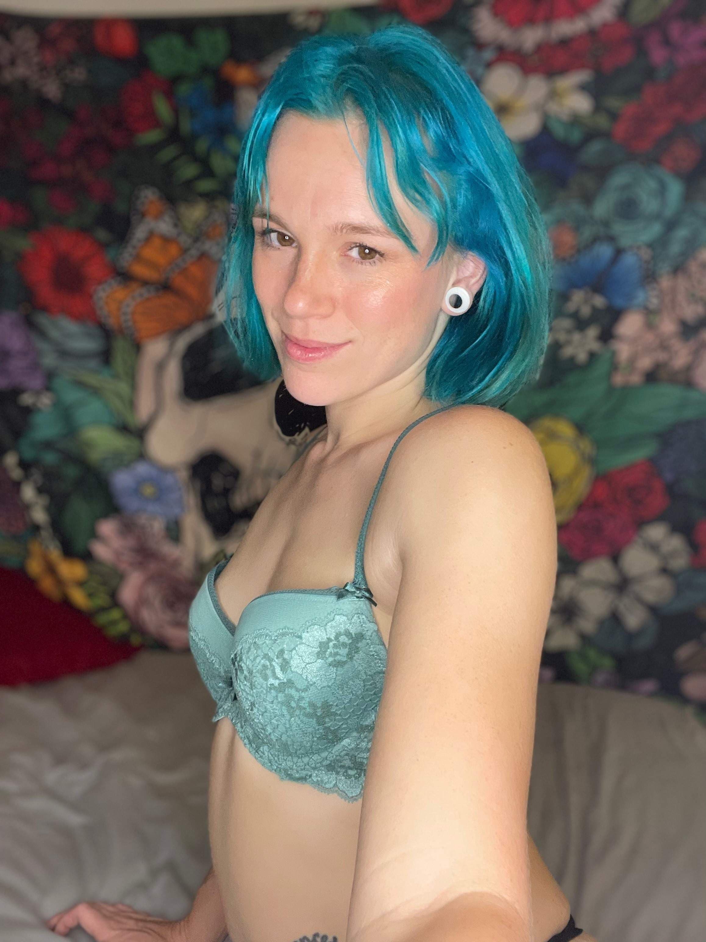 Sunny - SEXTING NOW