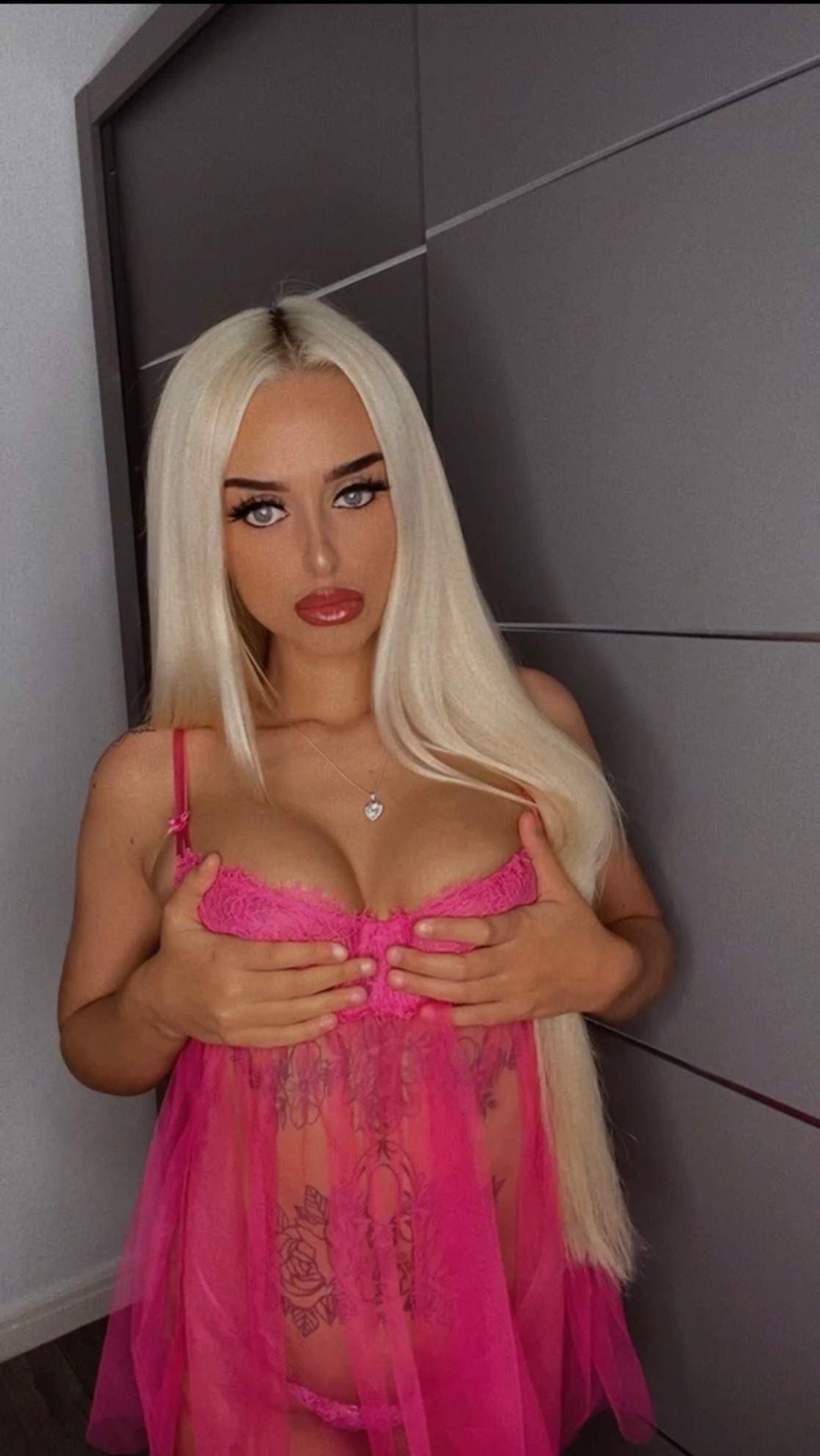 ukblondebarbie