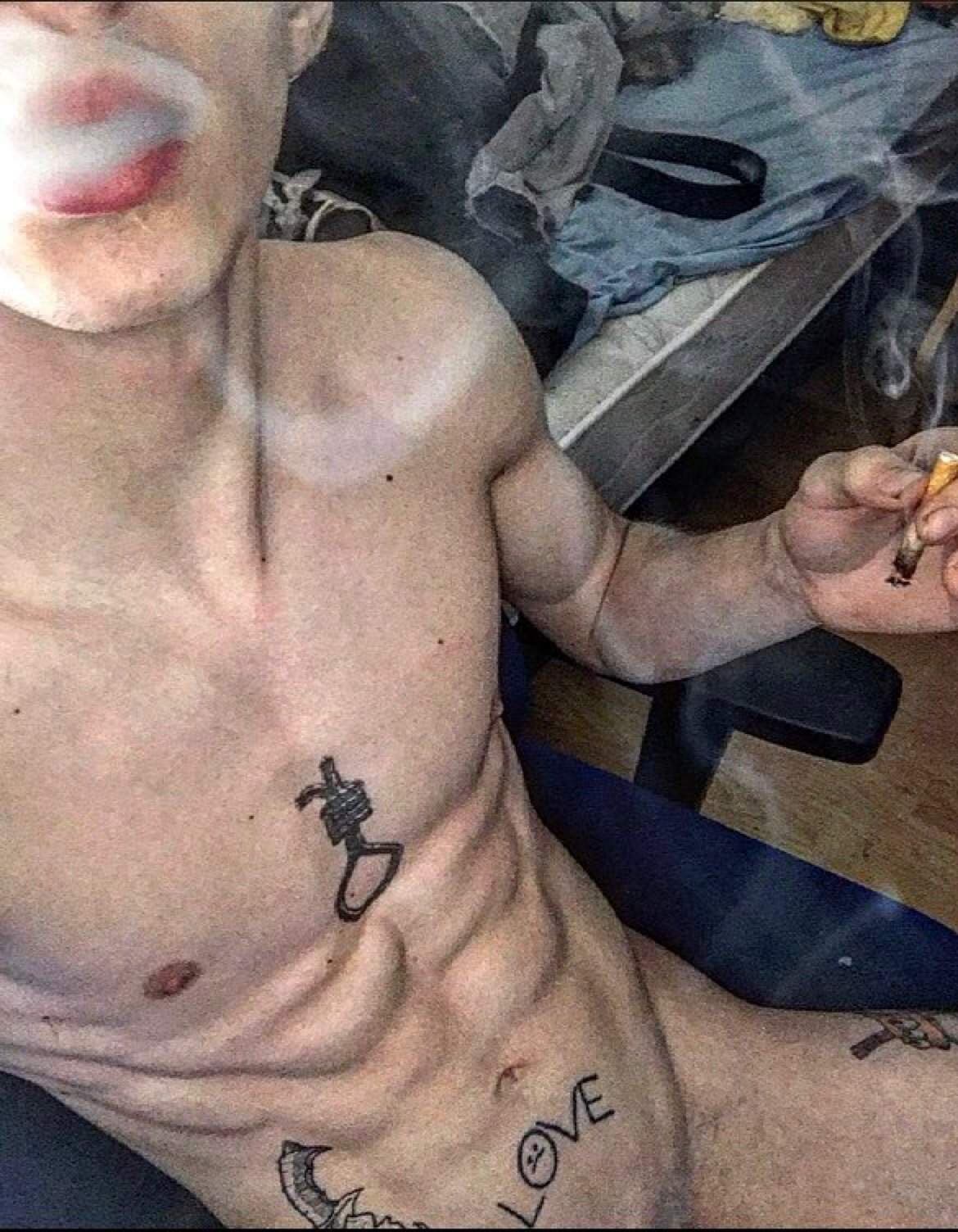 Skinnyyboyzz AKA ElPaPiDeTuHoe